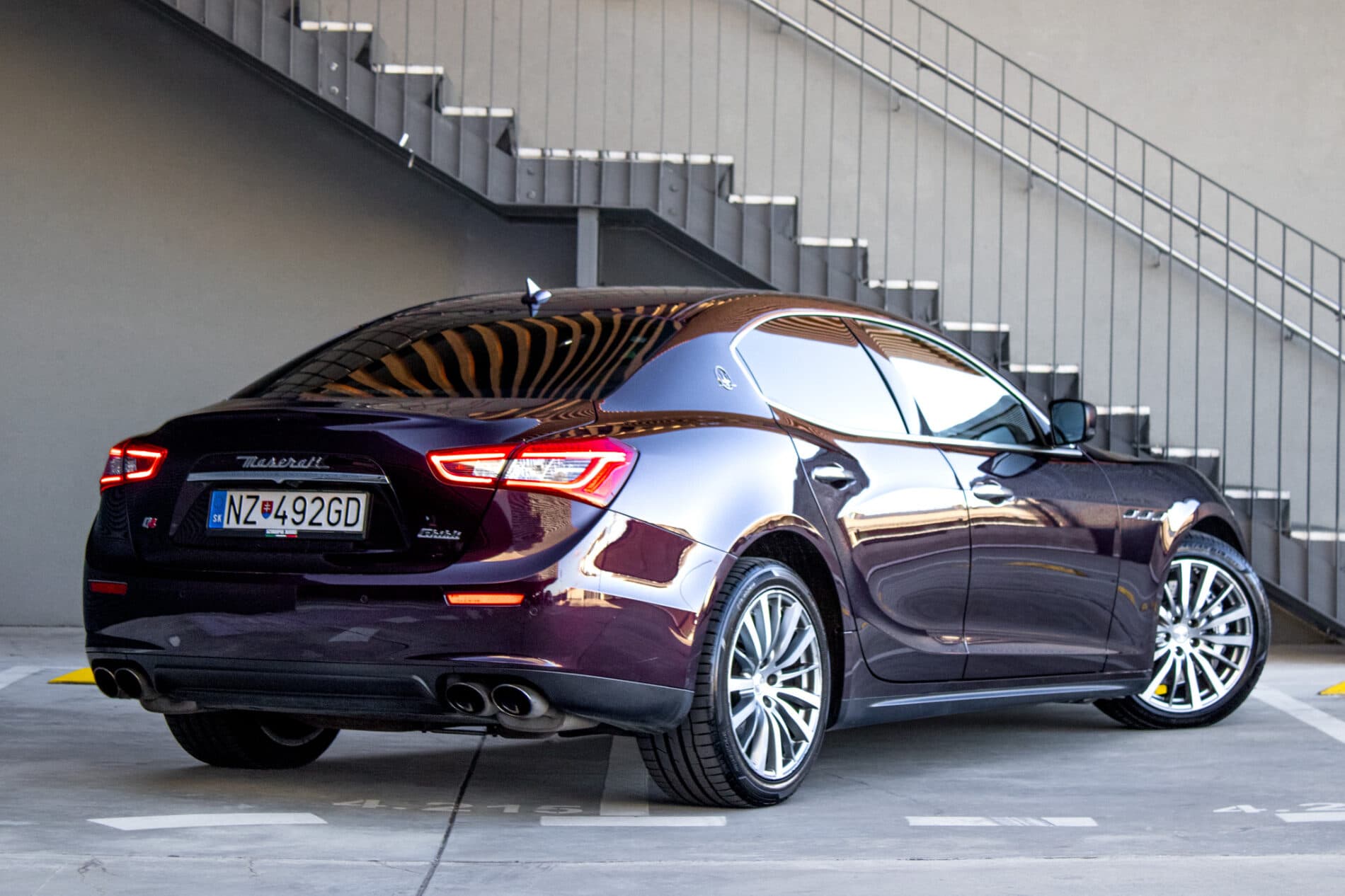 2015 Maserati Ghibli, červená sedan, 108 508 km
