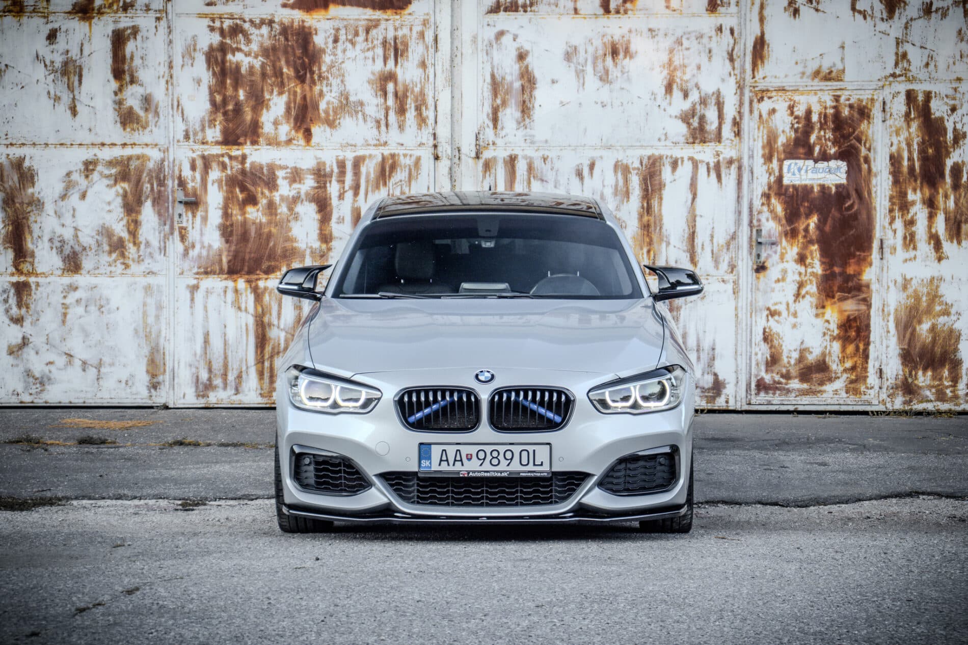 2017 BMW M140i, stříbrná hatchback, 195 054 km