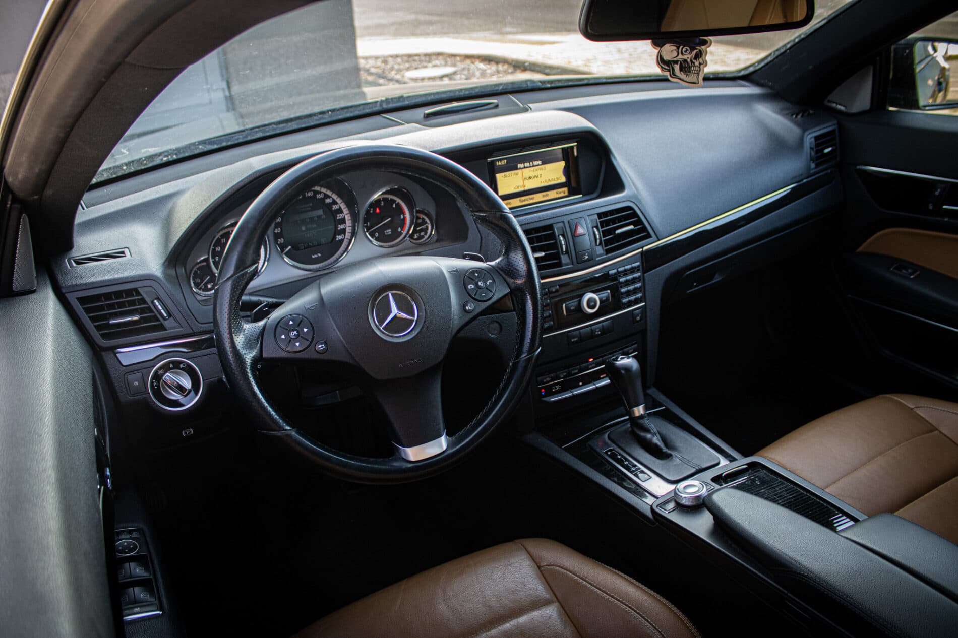 2011 Mercedes-Benz E 300 CDI, černá kupé, 266 135 km