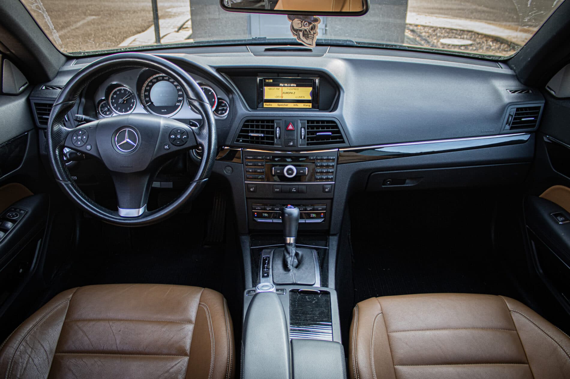 2011 Mercedes-Benz E 300 CDI, černá kupé, 266 135 km