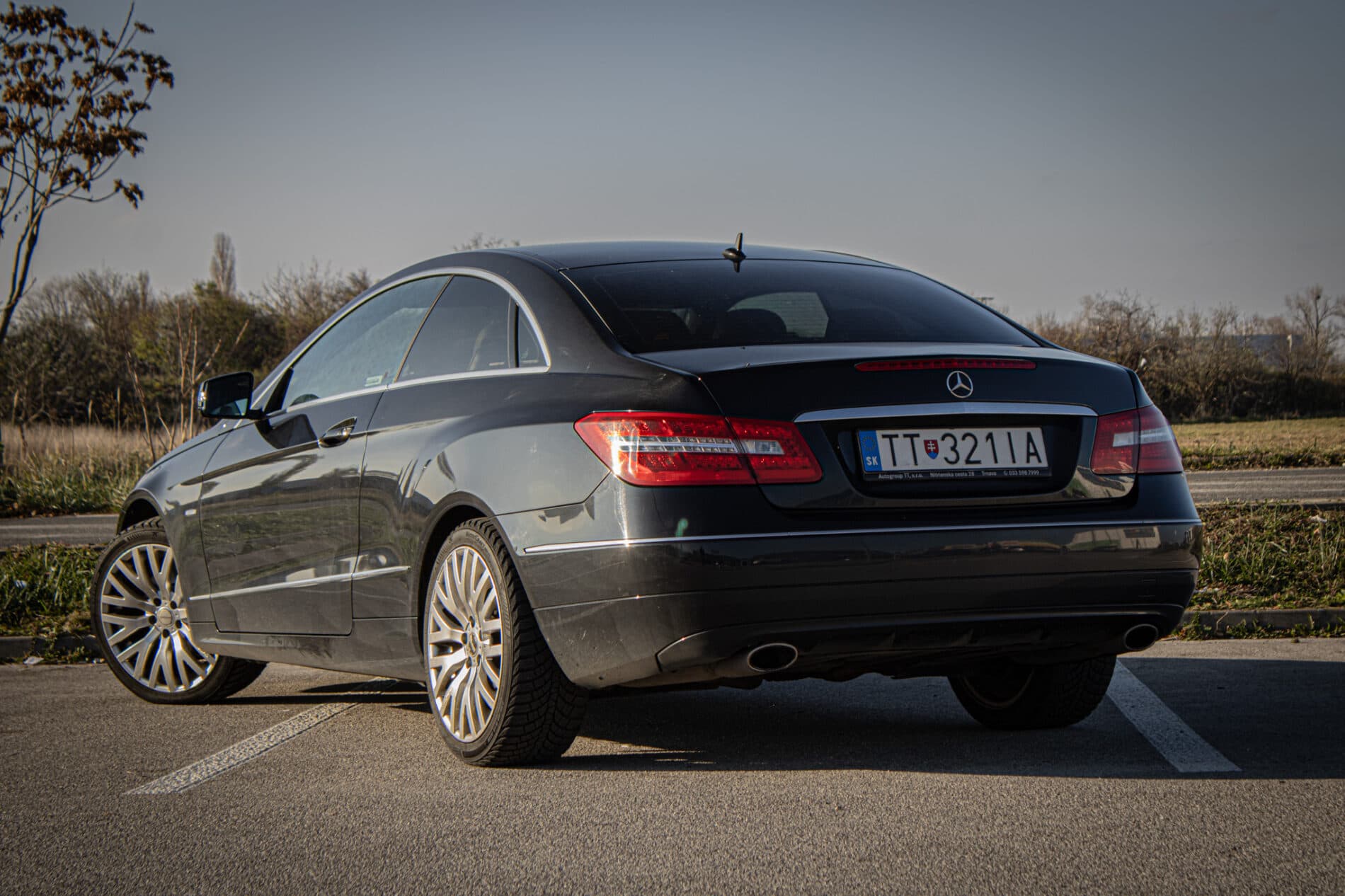 2011 Mercedes-Benz E 300 CDI, černá kupé, 266 135 km