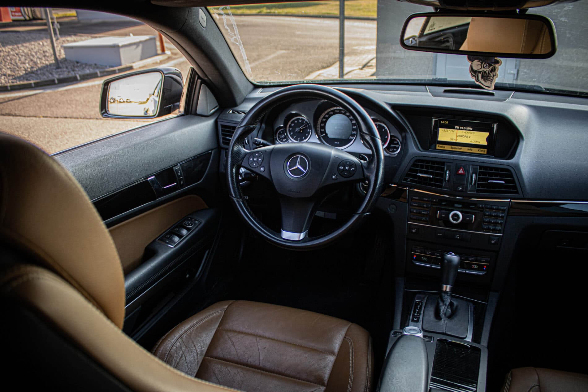 2011 Mercedes-Benz E 300 CDI, černá kupé, 266 135 km