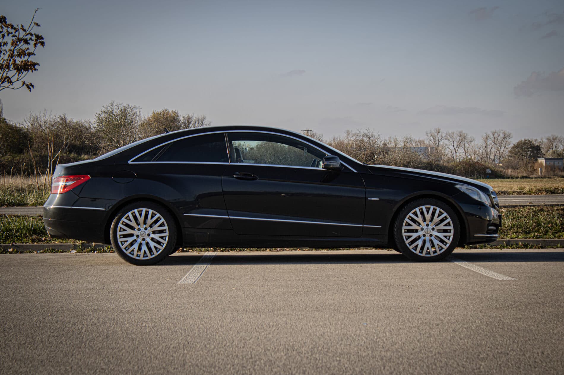 2011 Mercedes-Benz E 300 CDI, černá kupé, 266 135 km