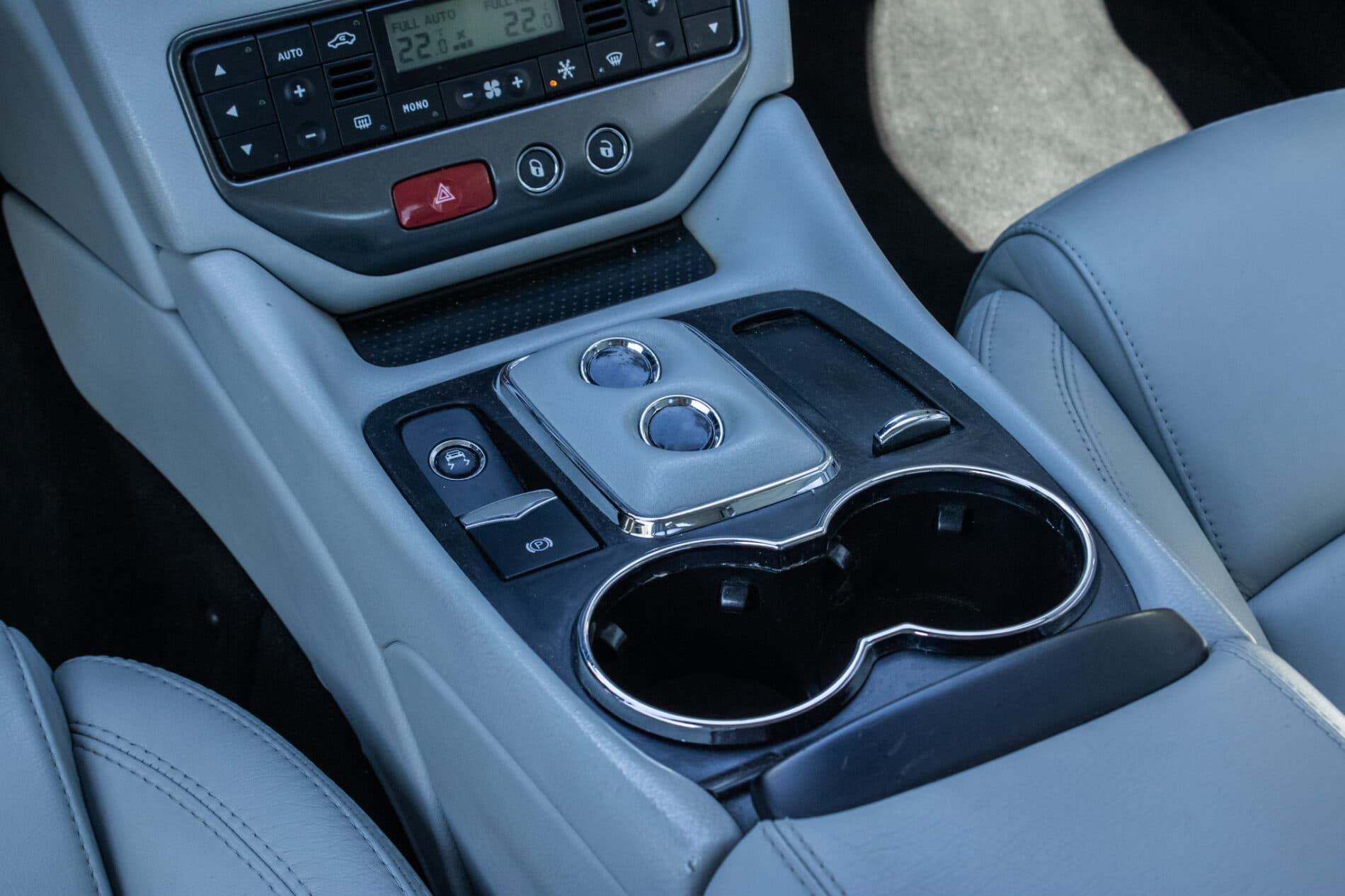 2008 Maserati GranTurismo, šedá kupé, 93 880 km