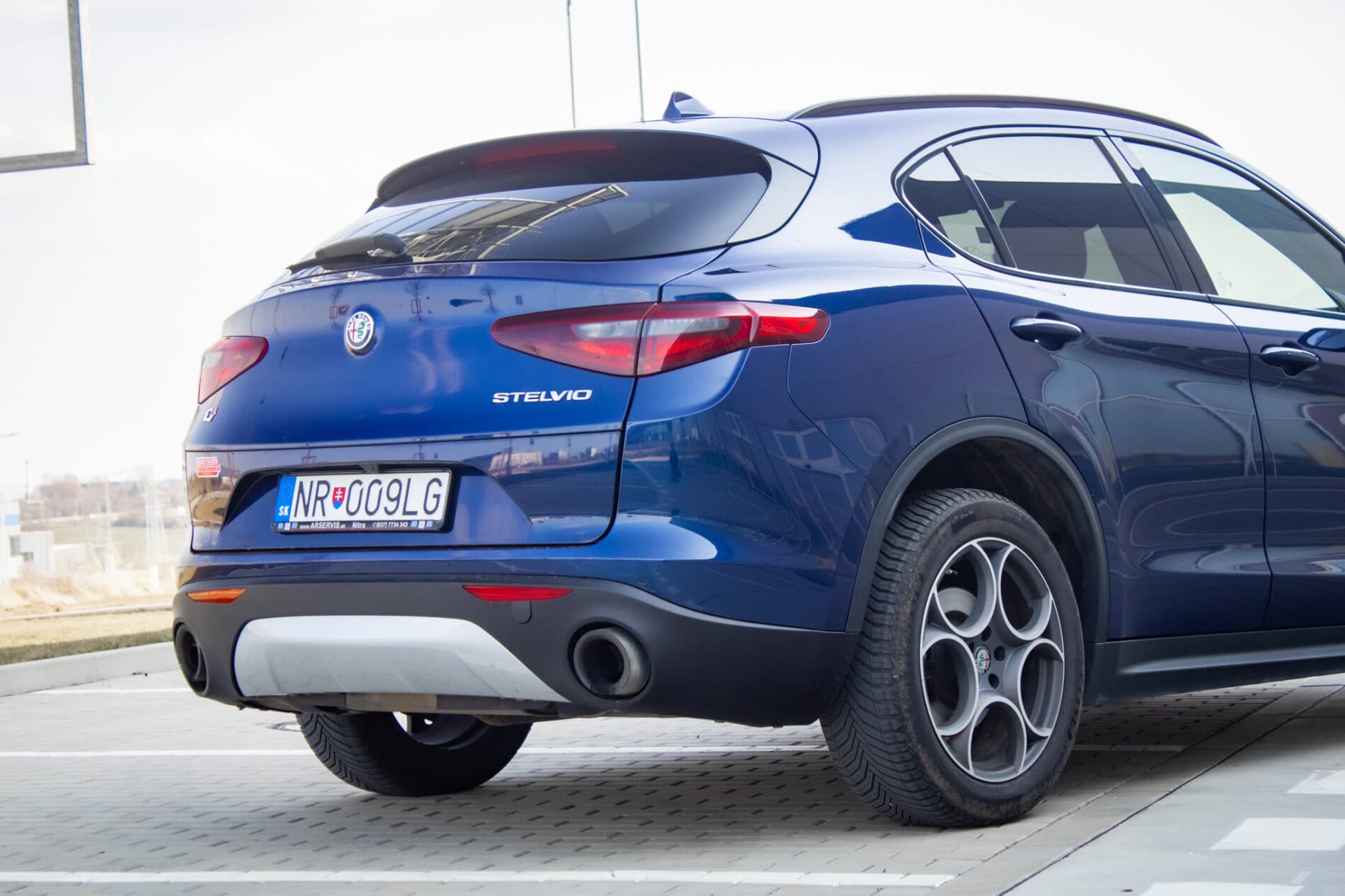 2018 Alfa Romeo Stelvio, modrá suv, 64 771 km