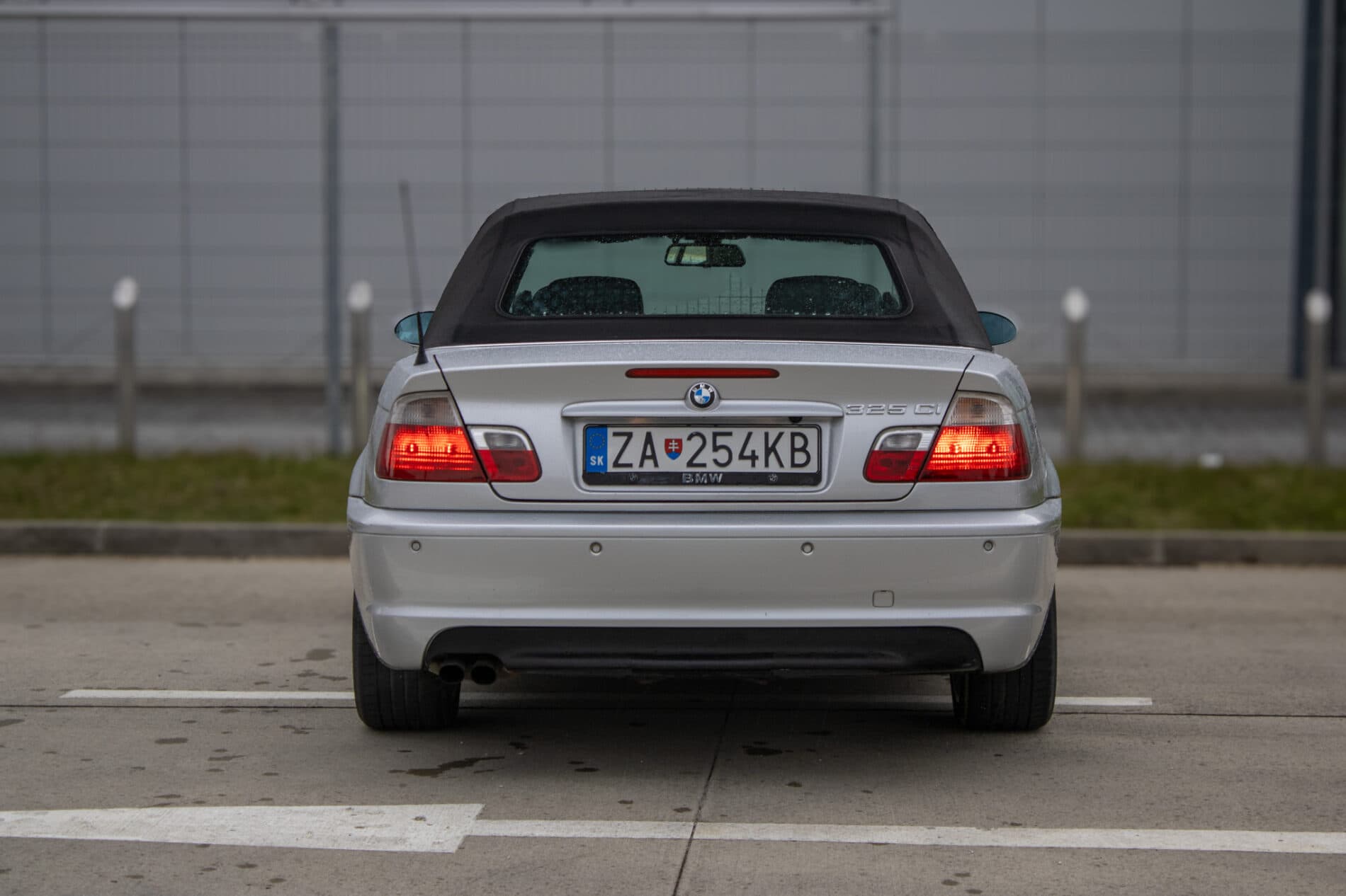 2002 BMW 325i, stříbrná kabriolet, 260 131 km