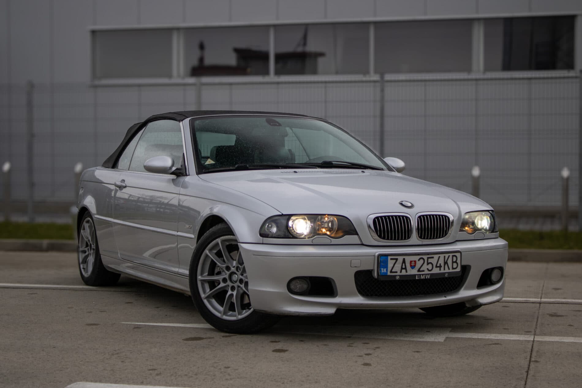 2002 BMW 325i, stříbrná kabriolet, 260 131 km