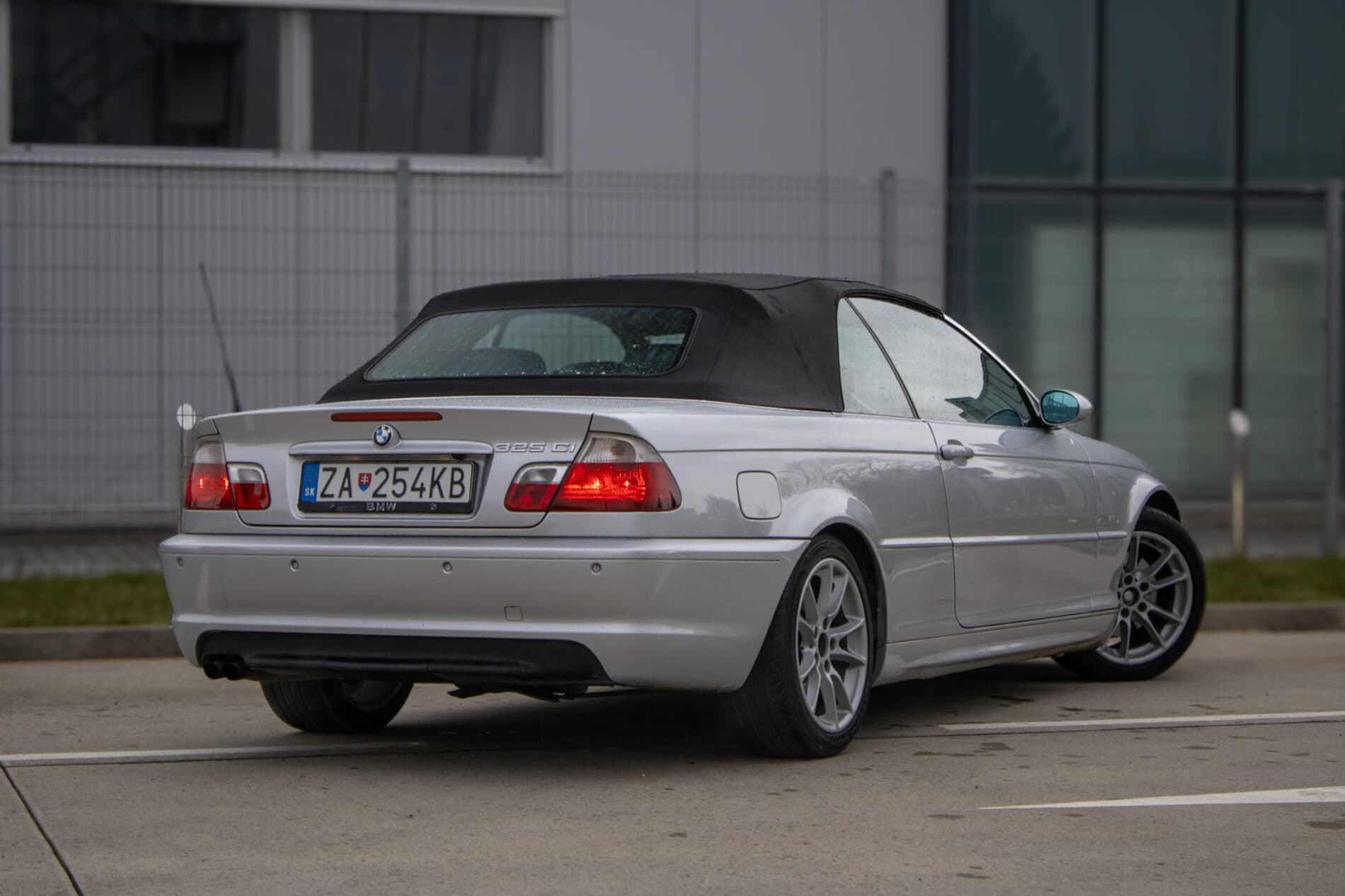 2002 BMW 325i, stříbrná kabriolet, 260 131 km