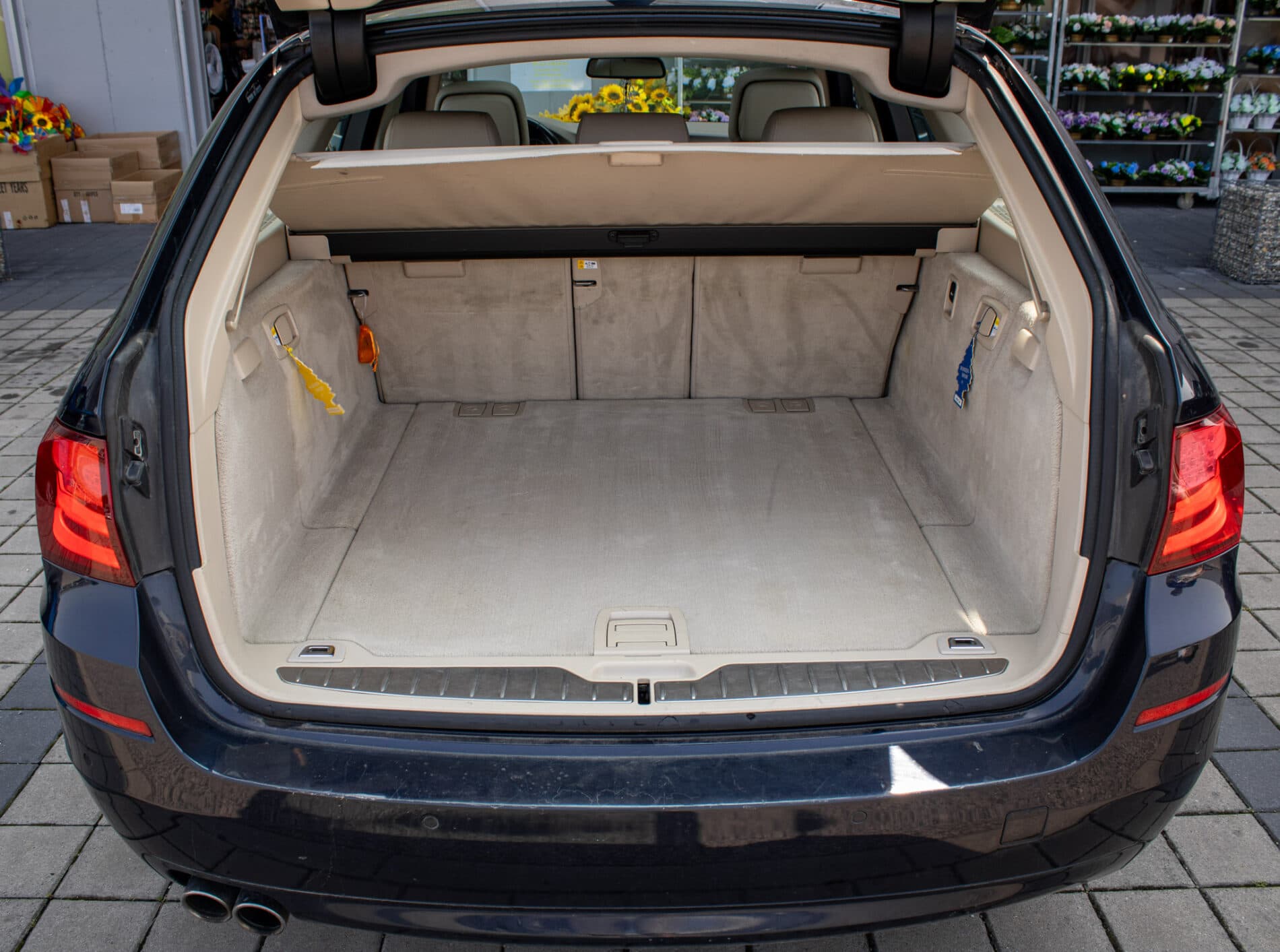2011 BMW 530d, modrá kombi, 296 430 km