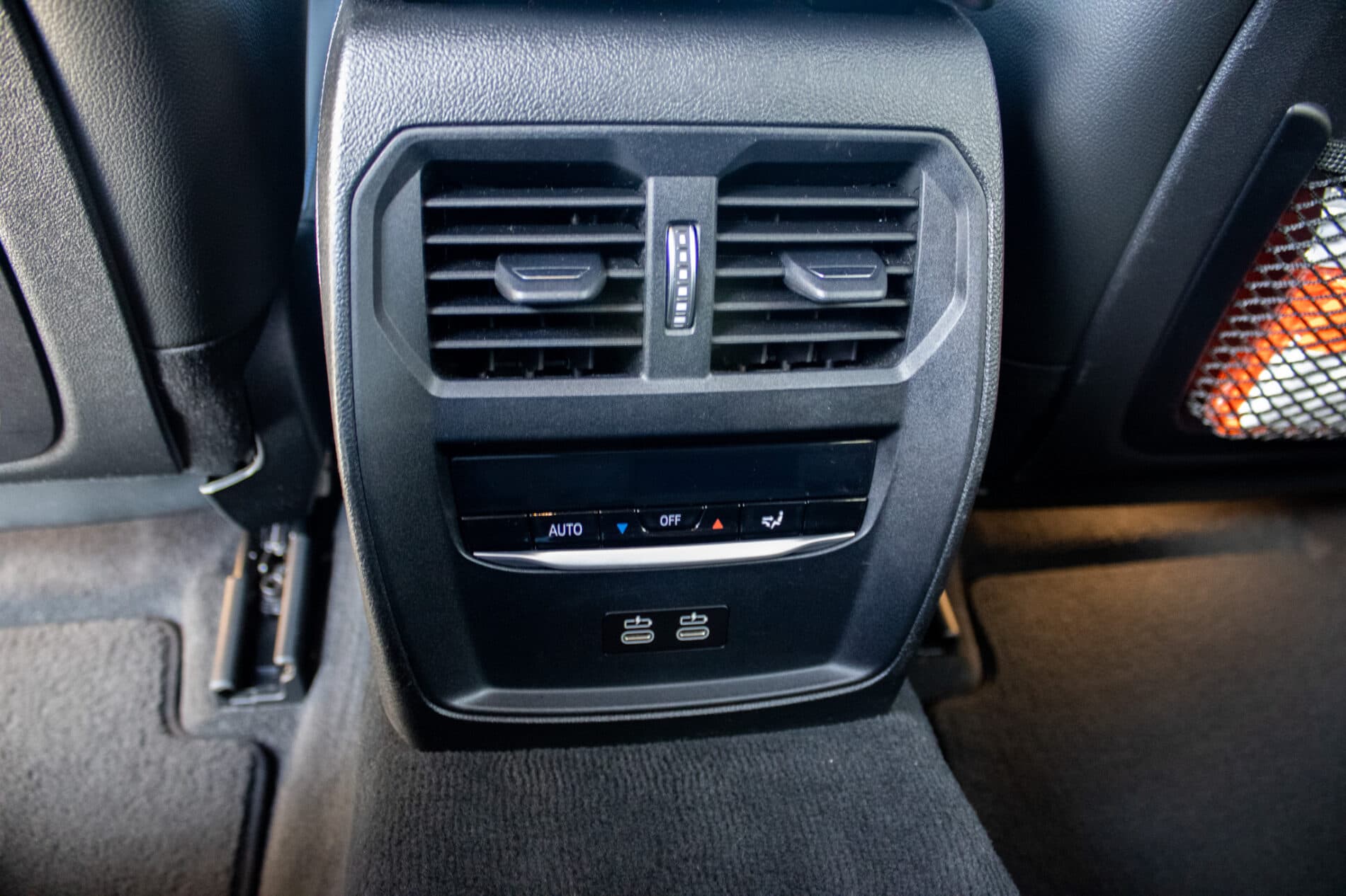 2020 BMW 320i, černá kombi, 116 282 km