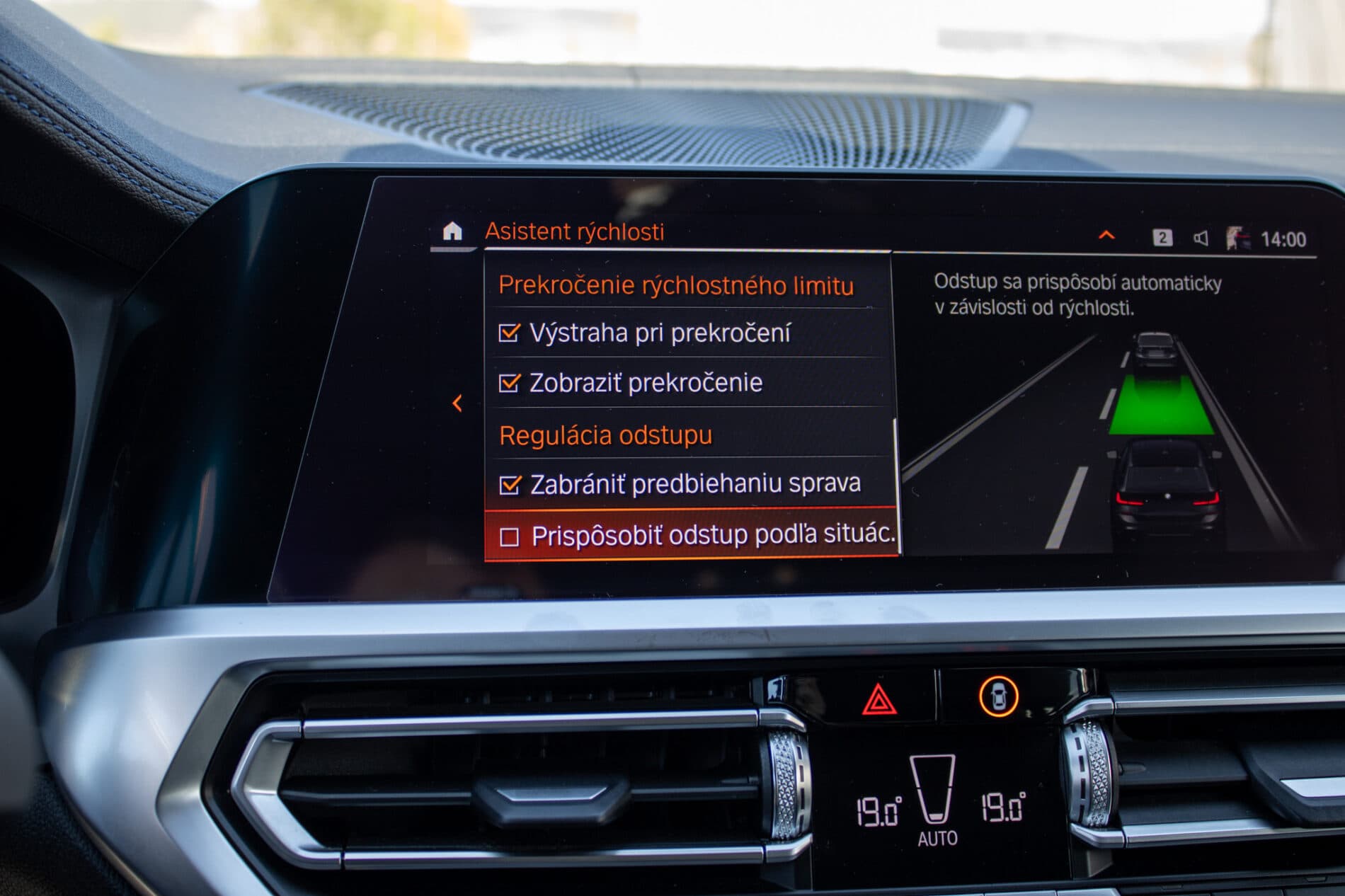 2020 BMW 320i, černá kombi, 116 282 km
