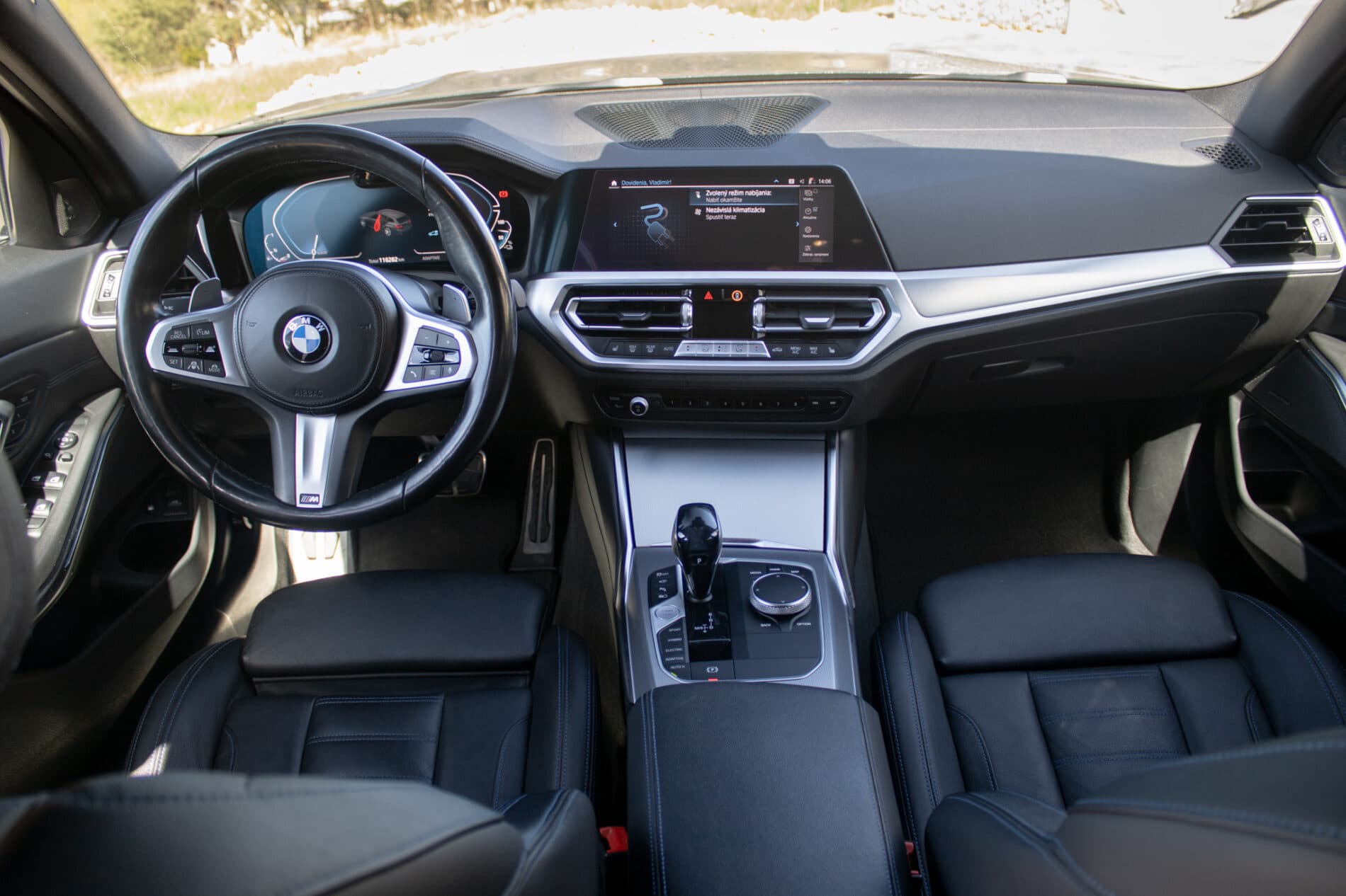 2020 BMW 320i, černá kombi, 116 282 km
