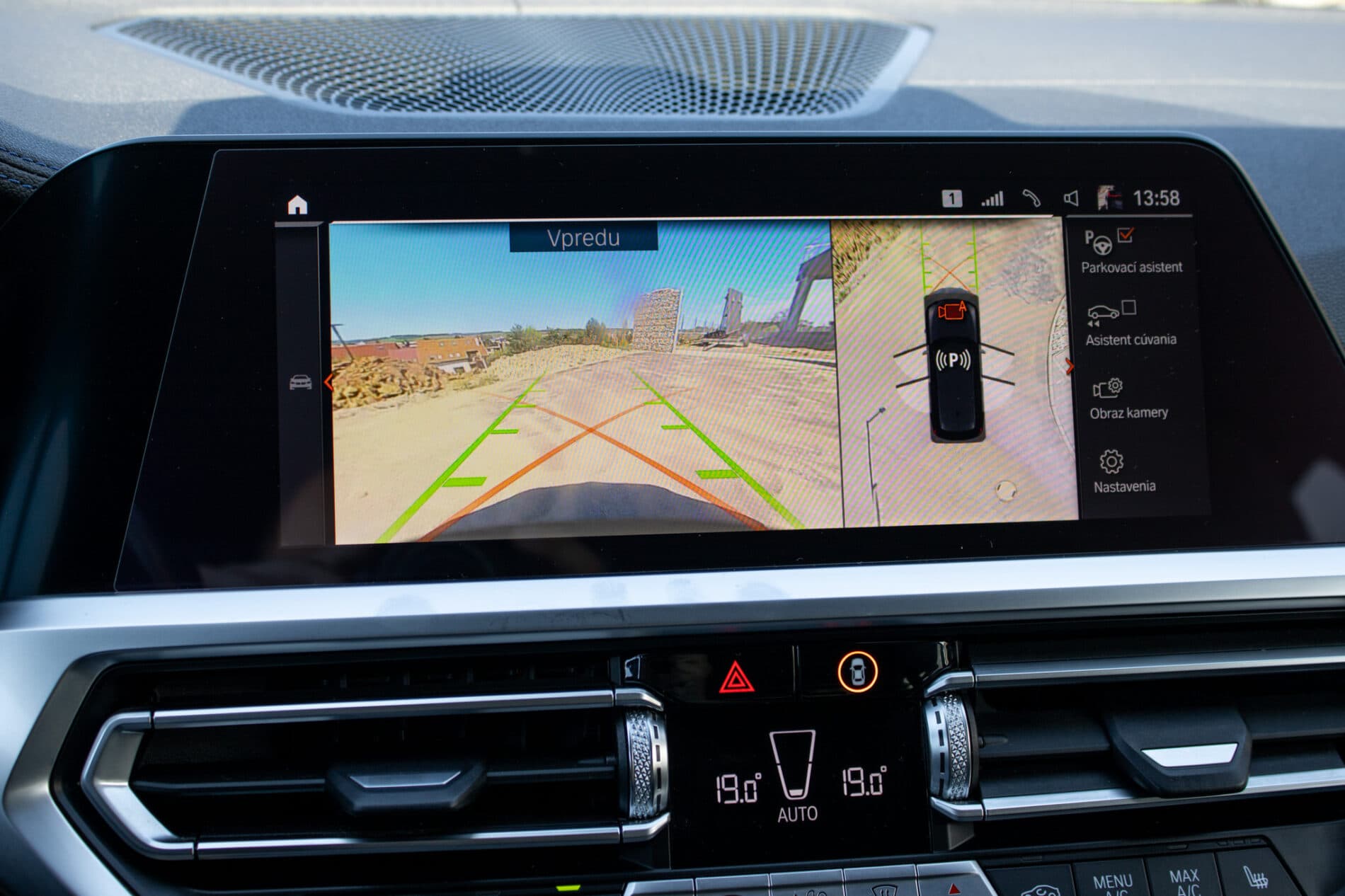2020 BMW 320i, černá kombi, 116 282 km