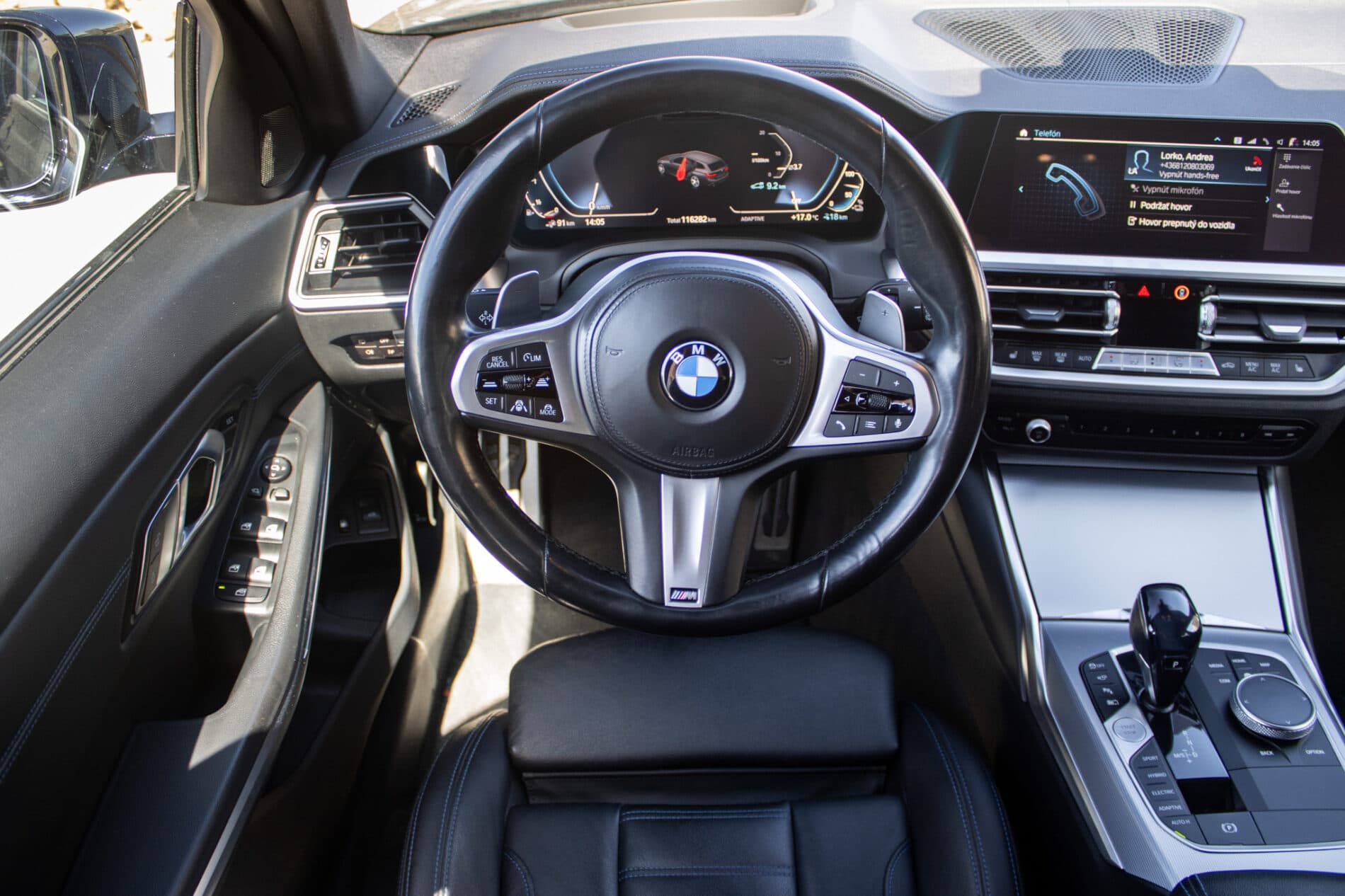 2020 BMW 320i, černá kombi, 116 282 km