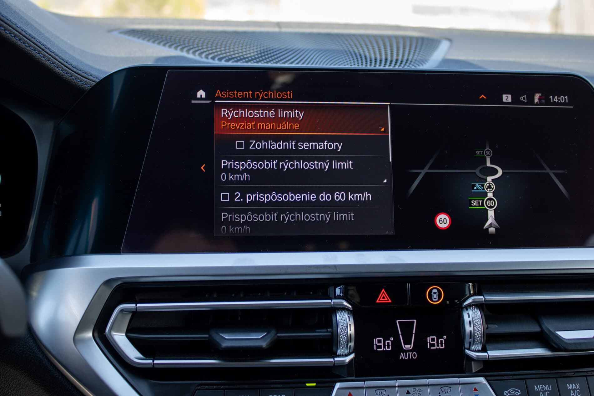 2020 BMW 320i, černá kombi, 116 282 km