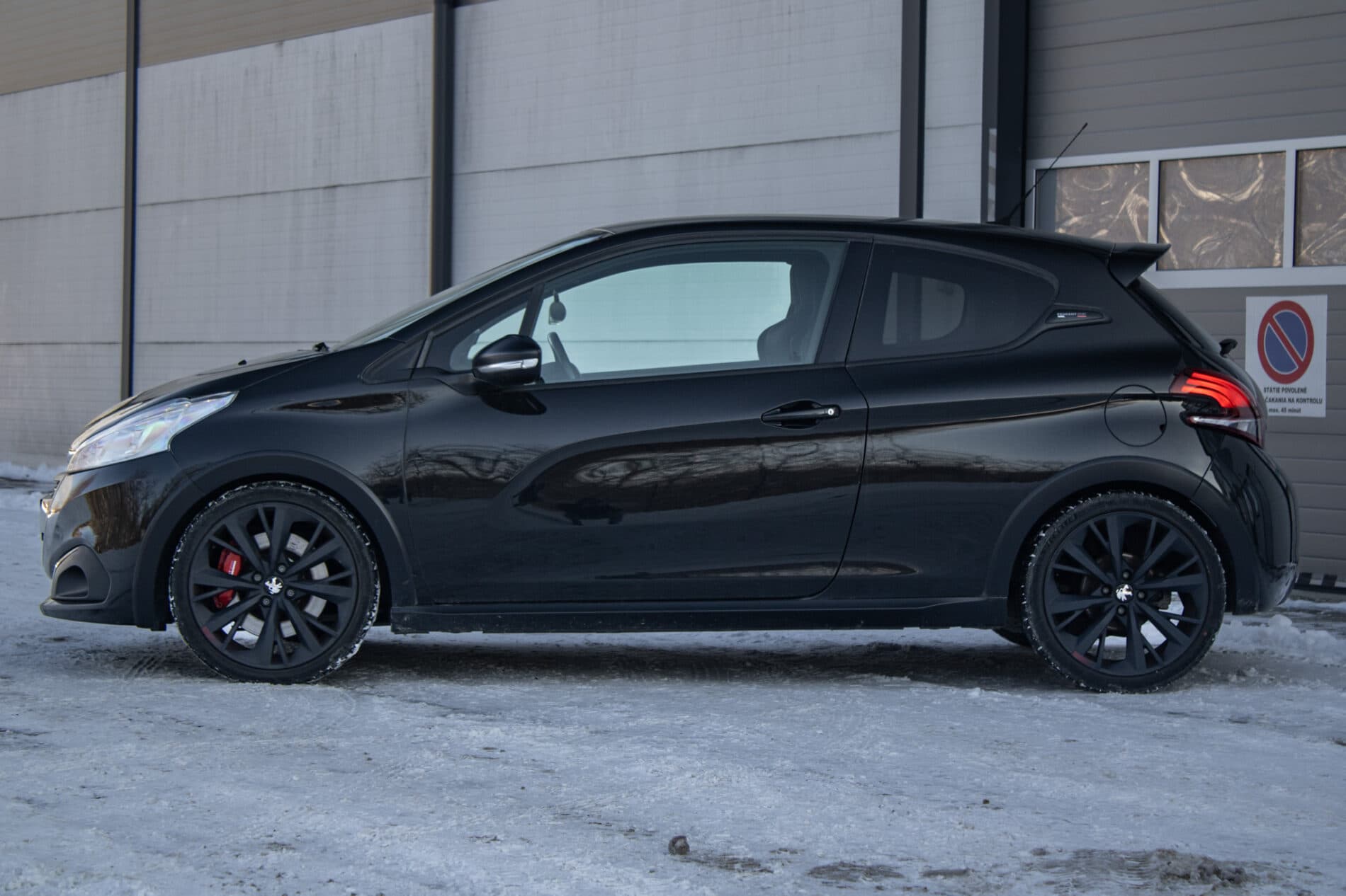 2018 Peugeot 208 GTi, černá hatchback, 153 104 km