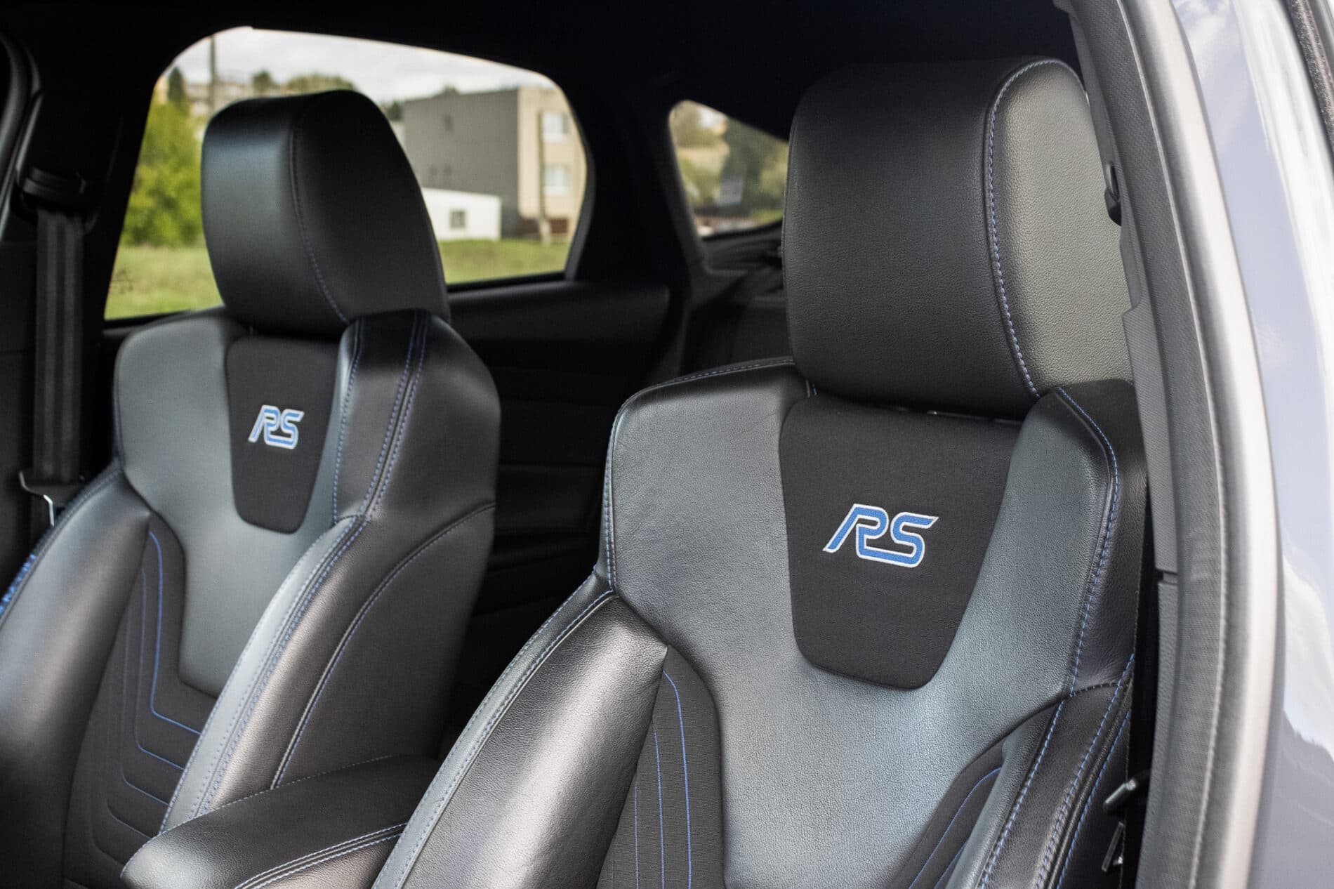2017 Ford Focus RS, šedá hatchback, 125 197 km