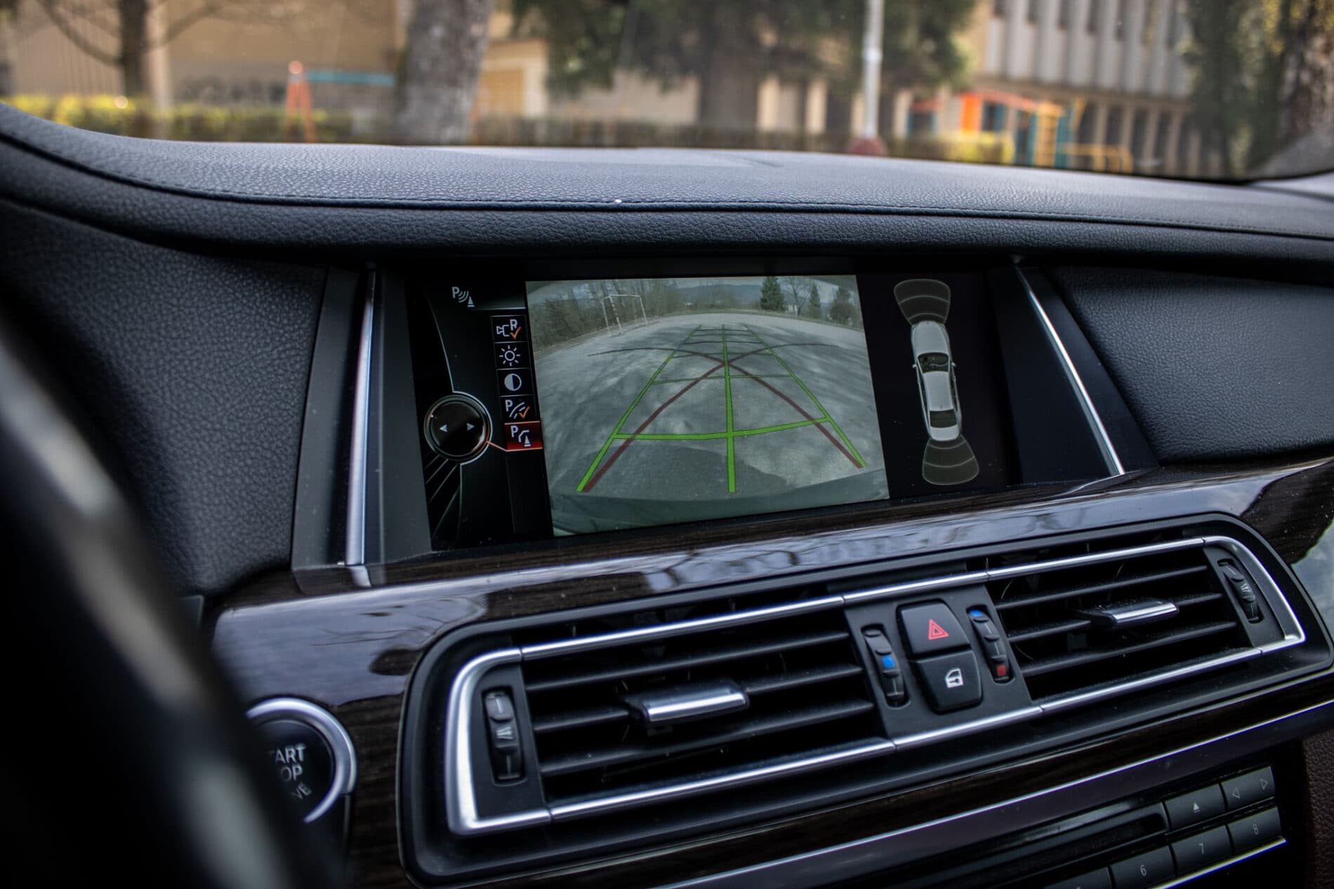 2013 BMW 750d, černá sedan, 231 861 km