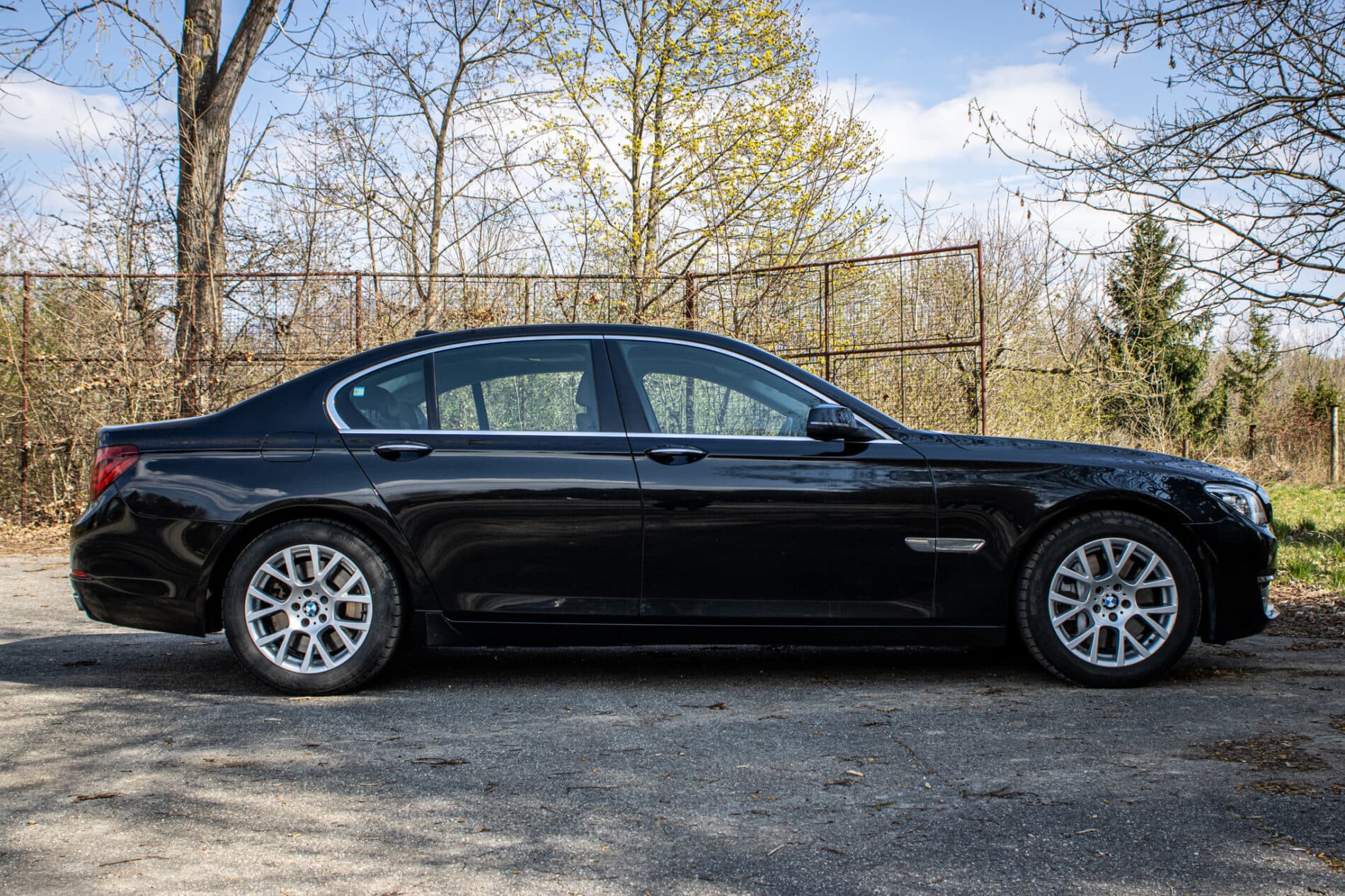 2013 BMW 750d, černá sedan, 231 861 km