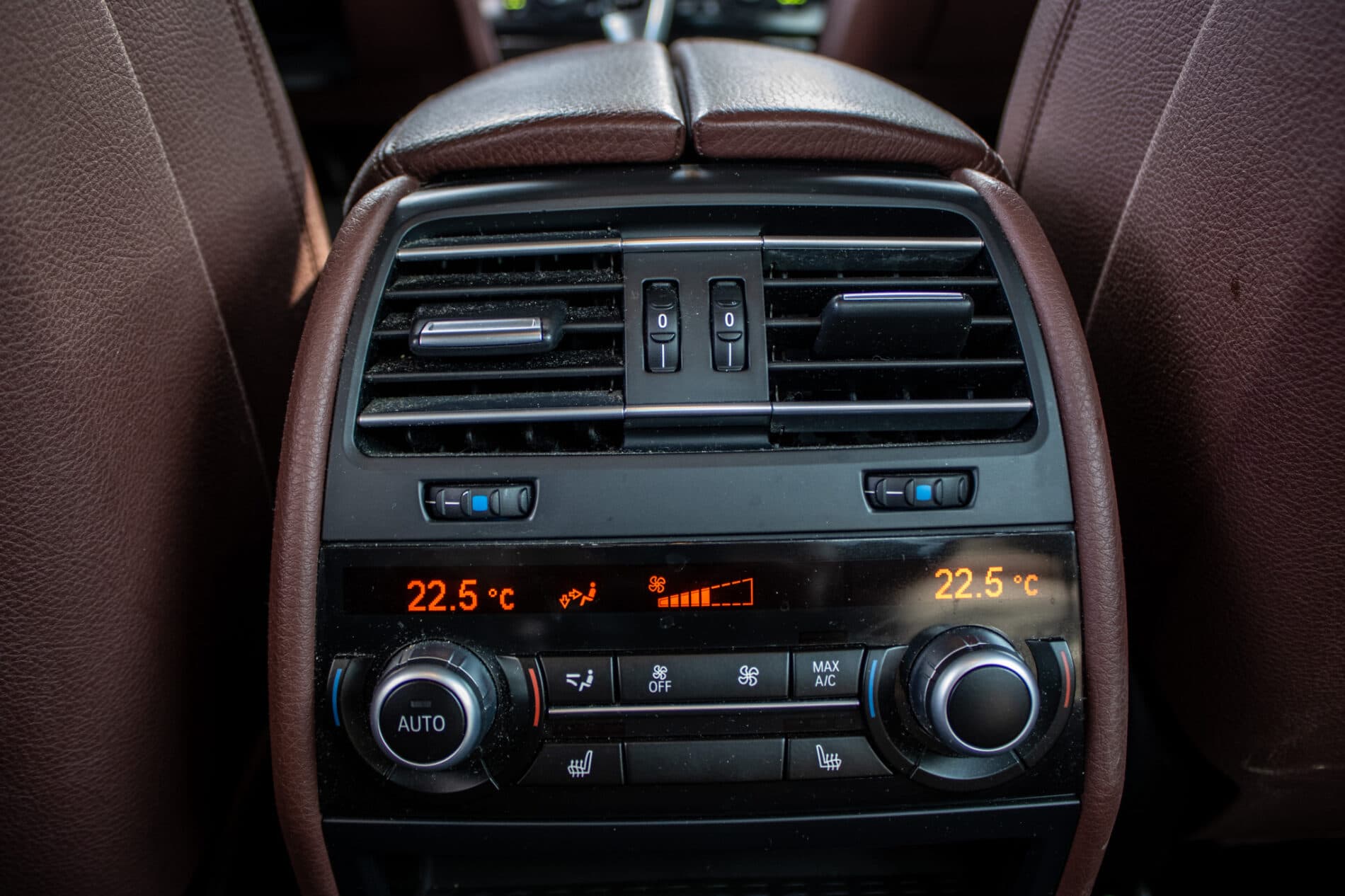 2013 BMW 750d, černá sedan, 231 861 km