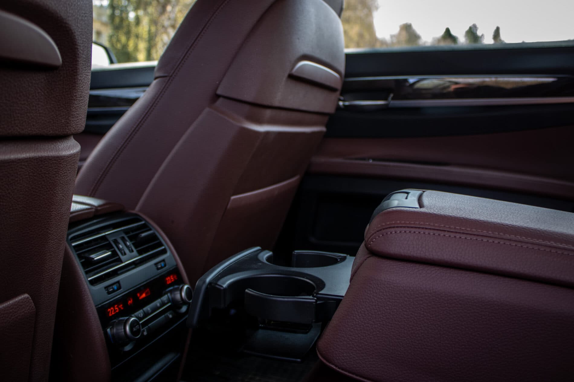 2013 BMW 750d, černá sedan, 231 861 km