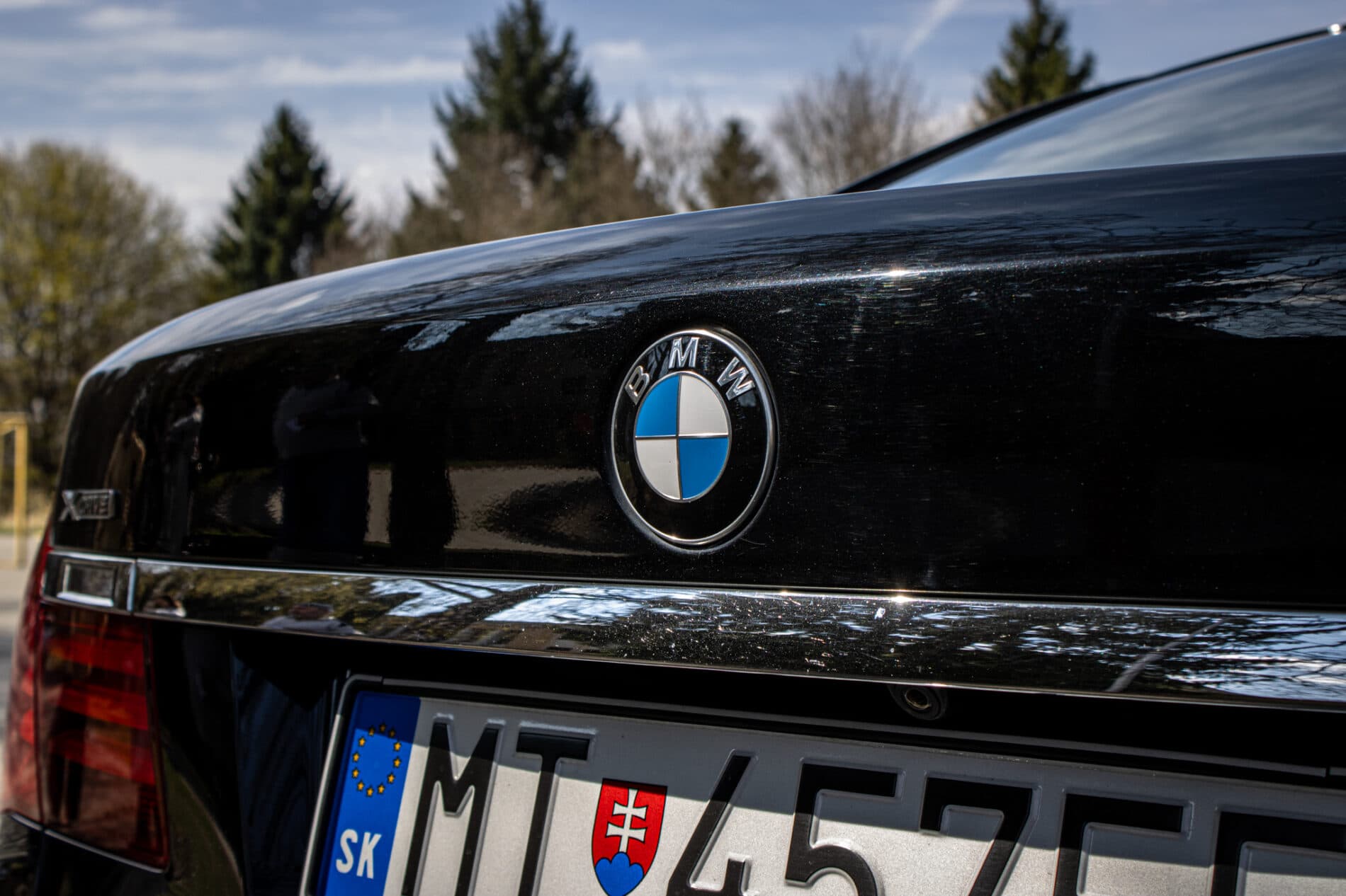 2013 BMW 750d, černá sedan, 231 861 km