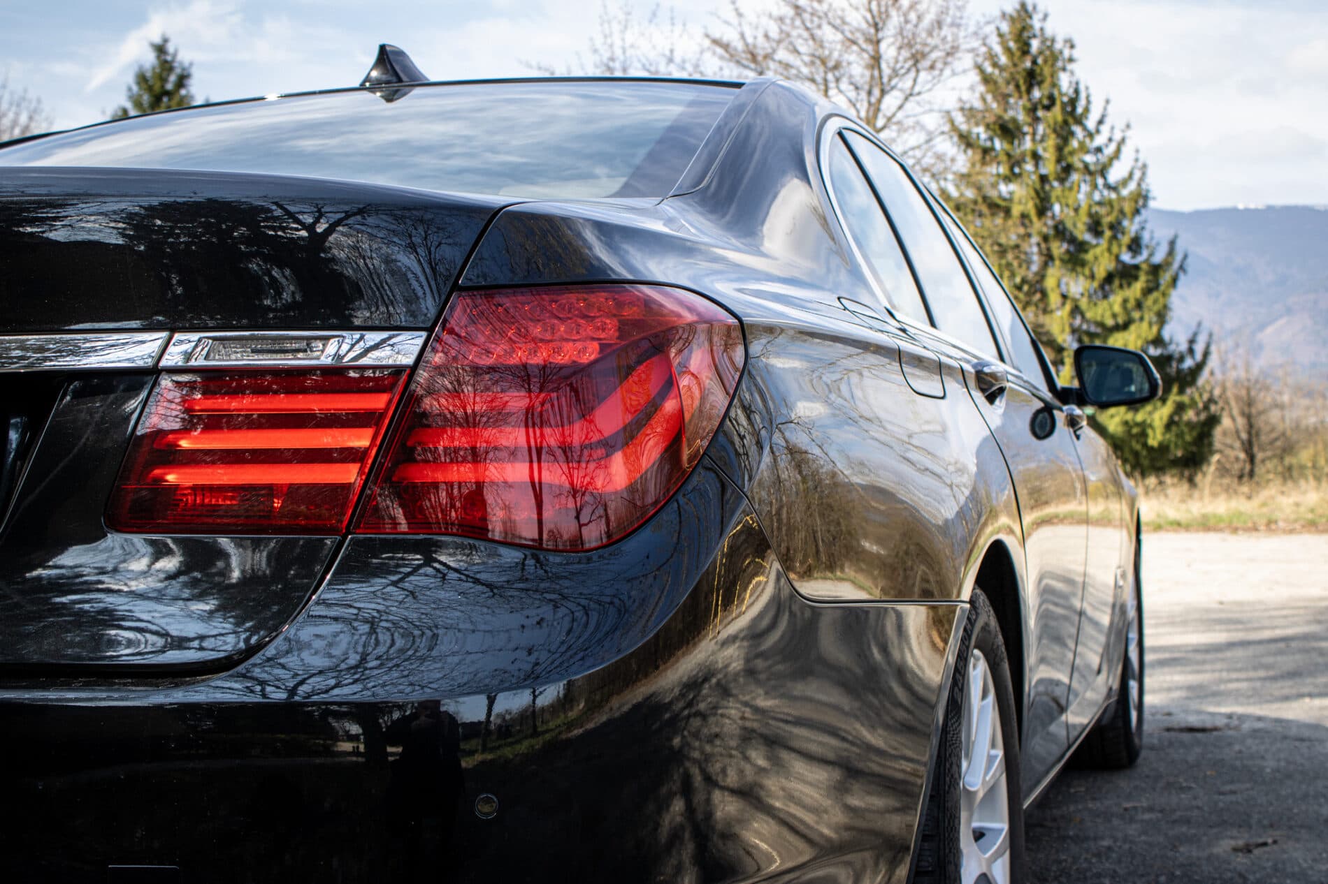 2013 BMW 750d, černá sedan, 231 861 km