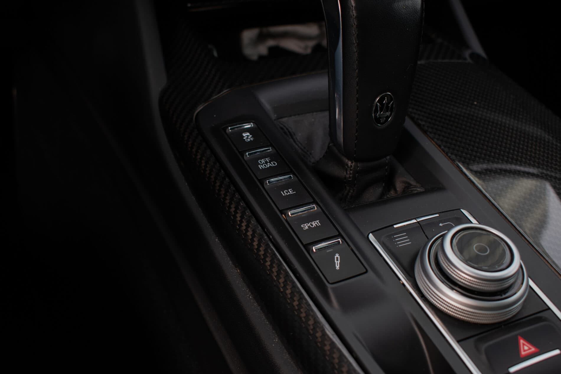 2019 Maserati Levante, bílá suv, 85 819 km