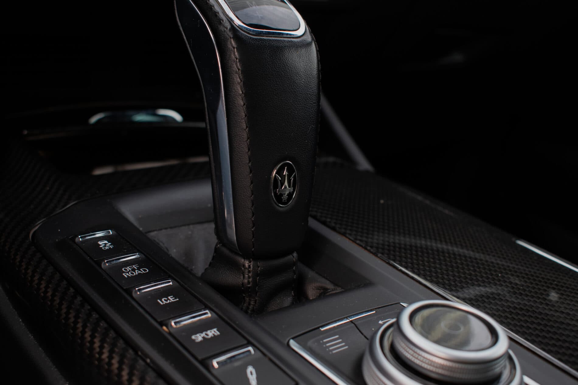 2019 Maserati Levante, bílá suv, 85 819 km