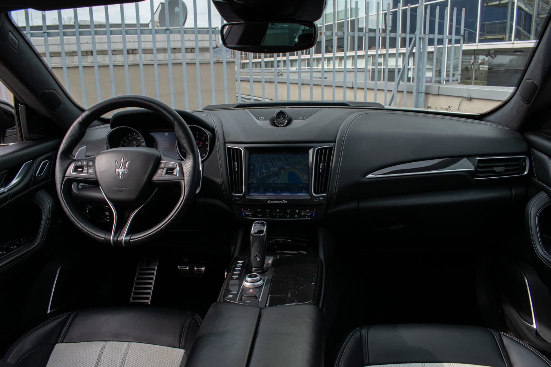 2019 Maserati Levante, bílá suv, 85 819 km