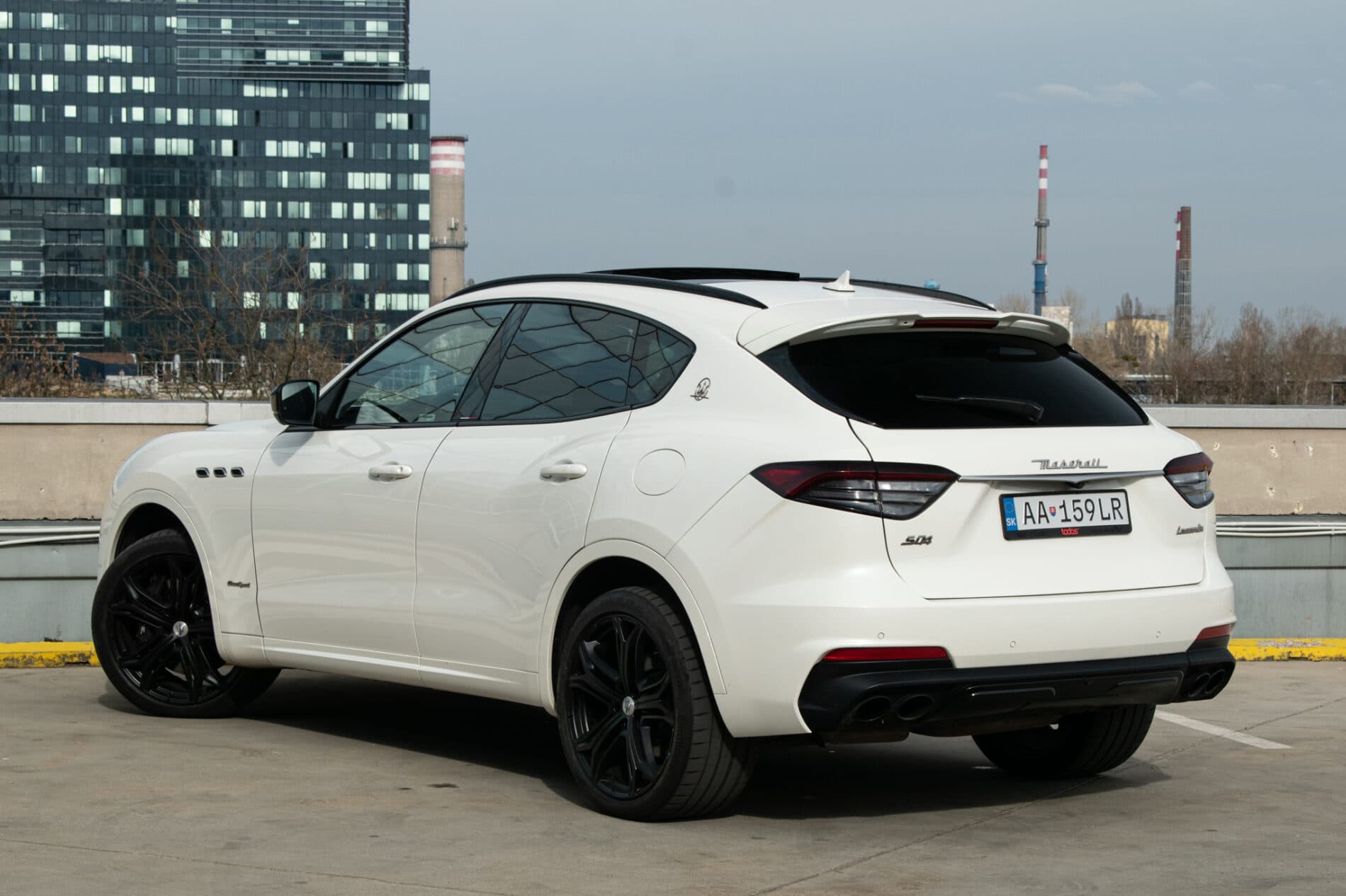 2019 Maserati Levante, bílá suv, 85 819 km