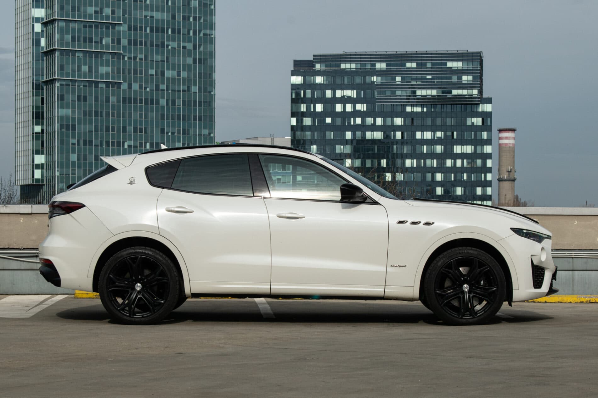 2019 Maserati Levante, bílá suv, 85 819 km