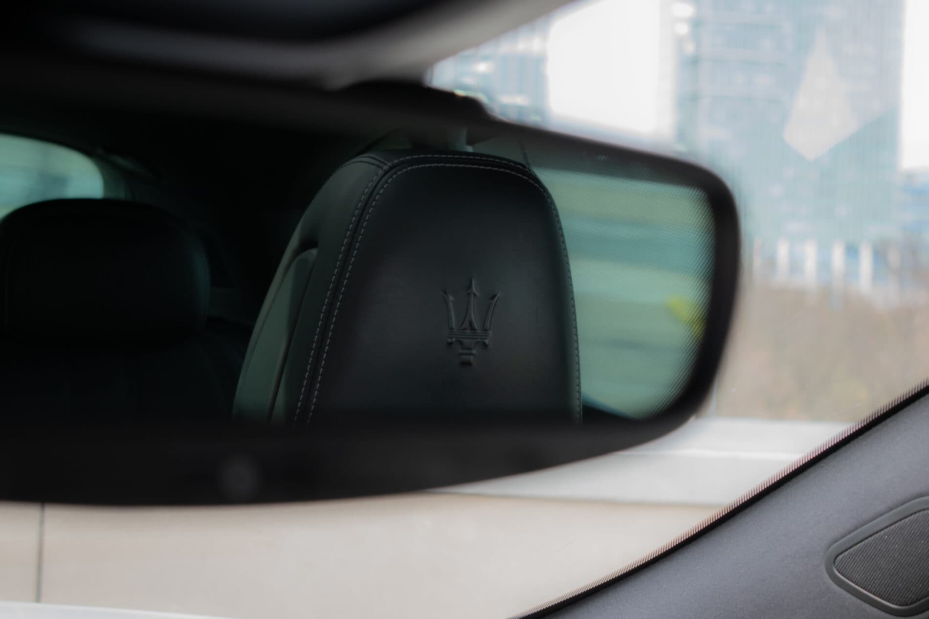 2019 Maserati Levante, bílá suv, 85 819 km