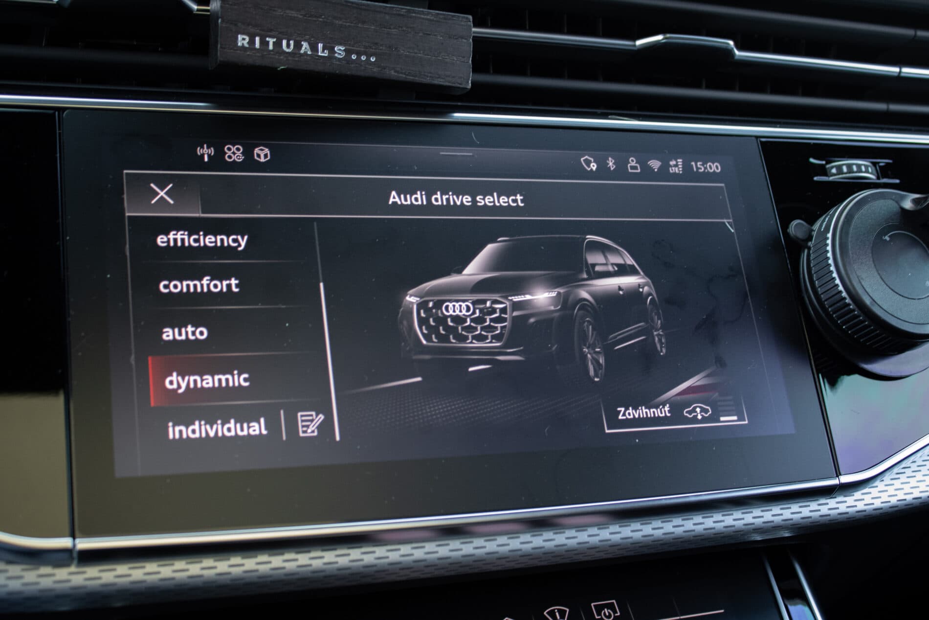 2025 AUDI SQ7, zelená suv, 36 219 km