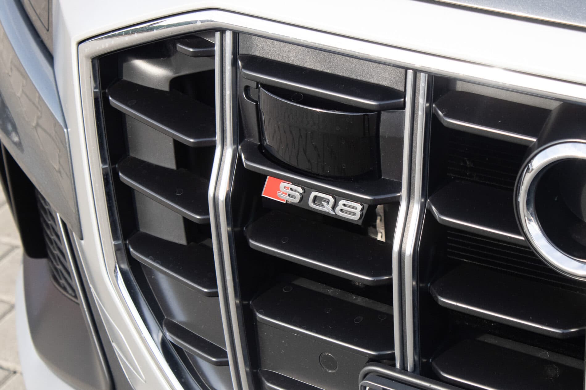 2021 AUDI SQ8, šedá suv, 122 000 km