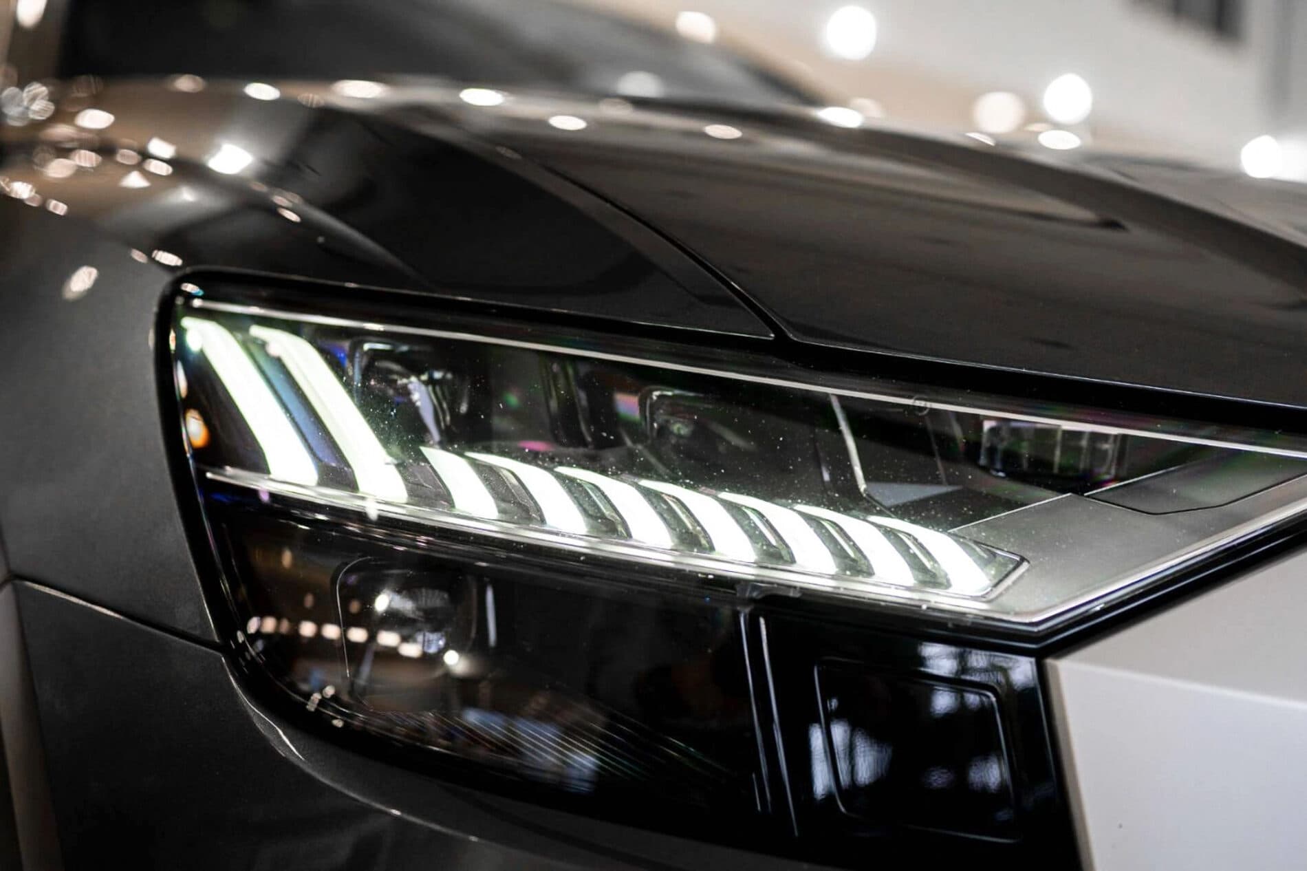 2021 AUDI SQ8, šedá suv, 122 000 km