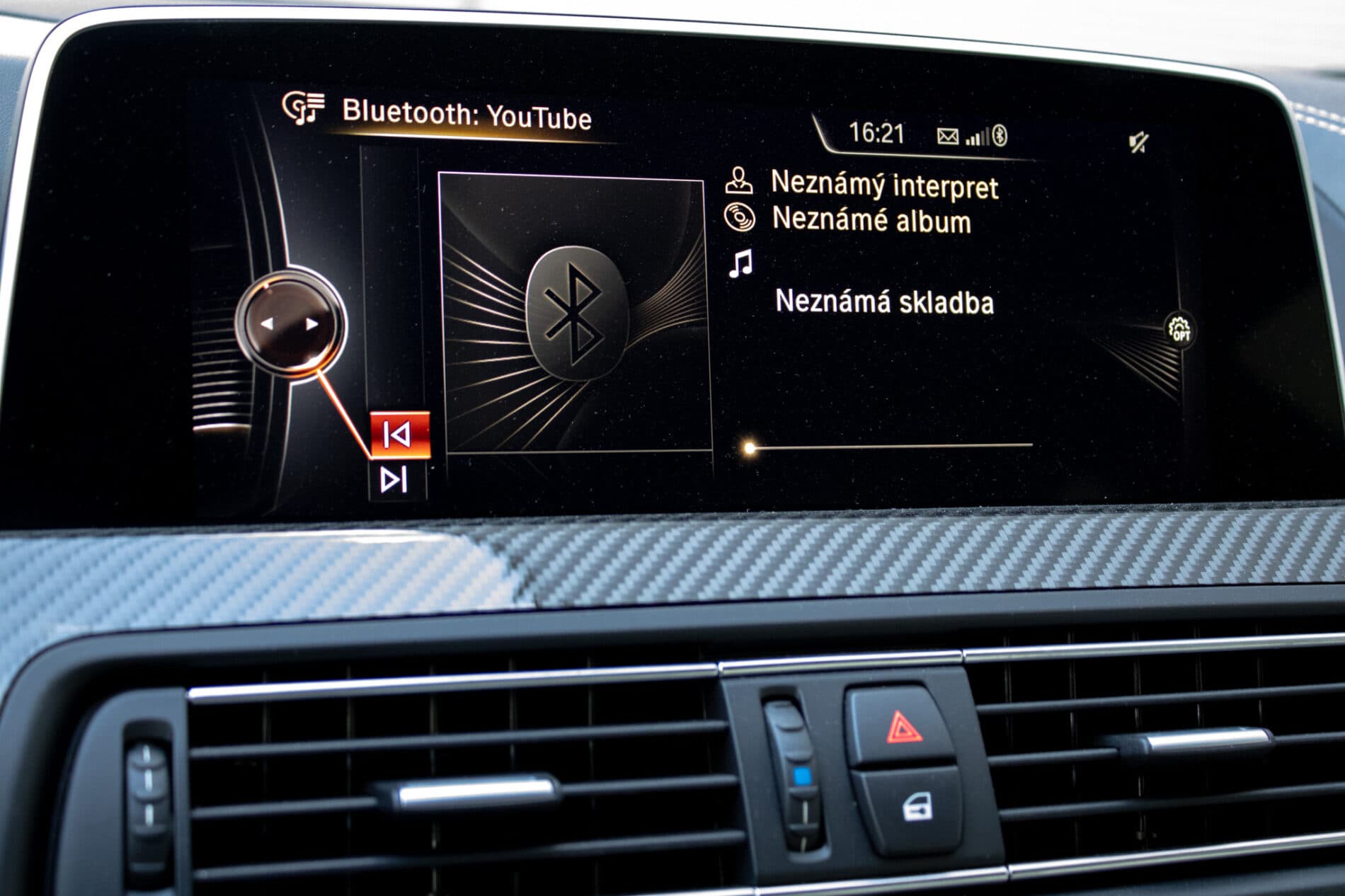 2017 BMW M6, šedá sedan, 30 396 km