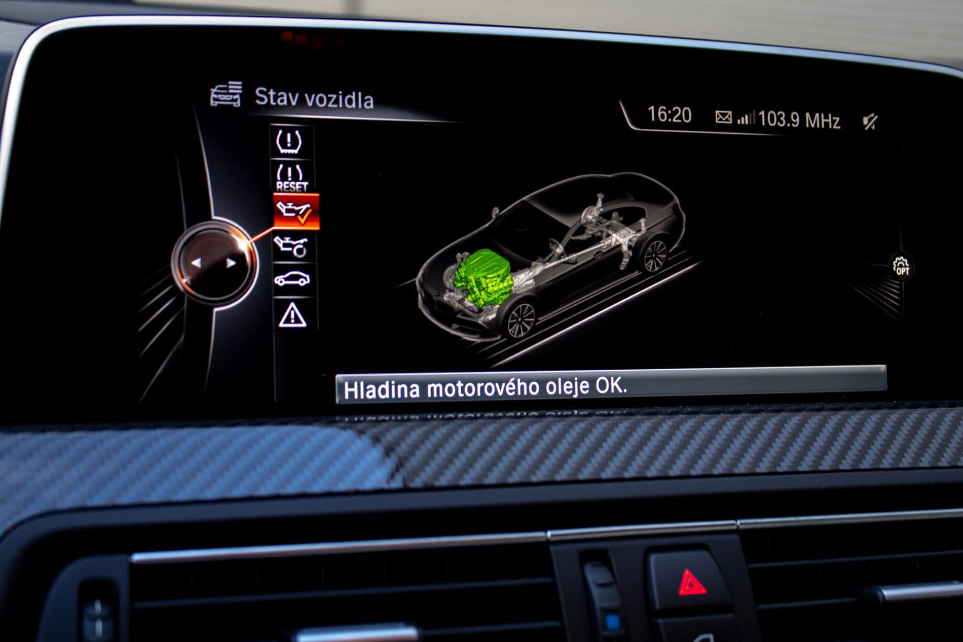 2017 BMW M6, šedá sedan, 30 396 km