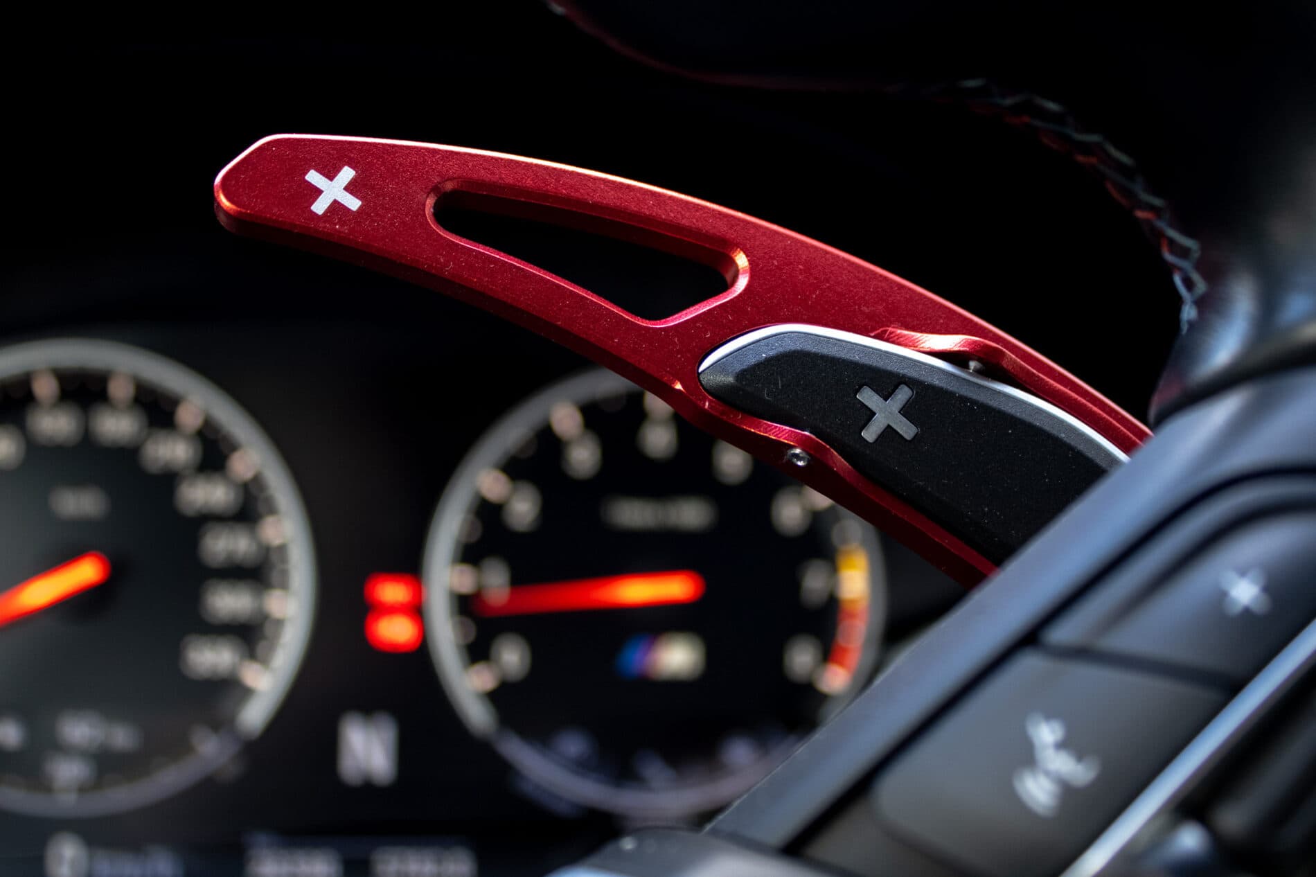 2017 BMW M6, šedá sedan, 30 396 km