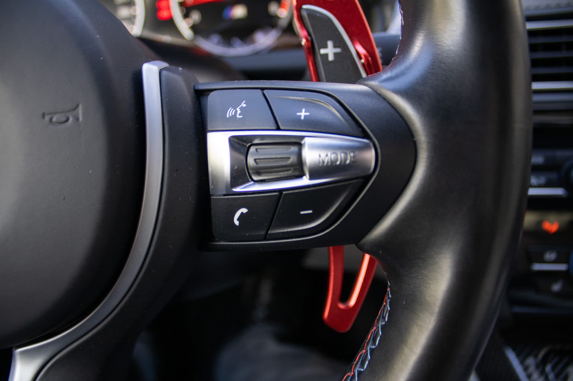 2017 BMW M6, šedá sedan, 30 396 km