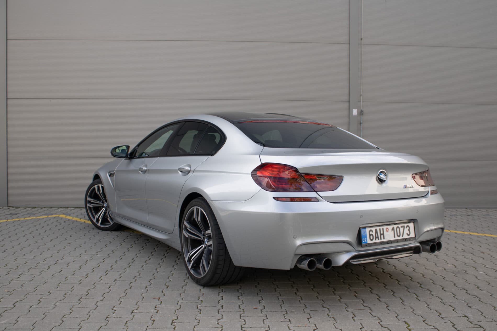 2017 BMW M6, šedá sedan, 30 396 km