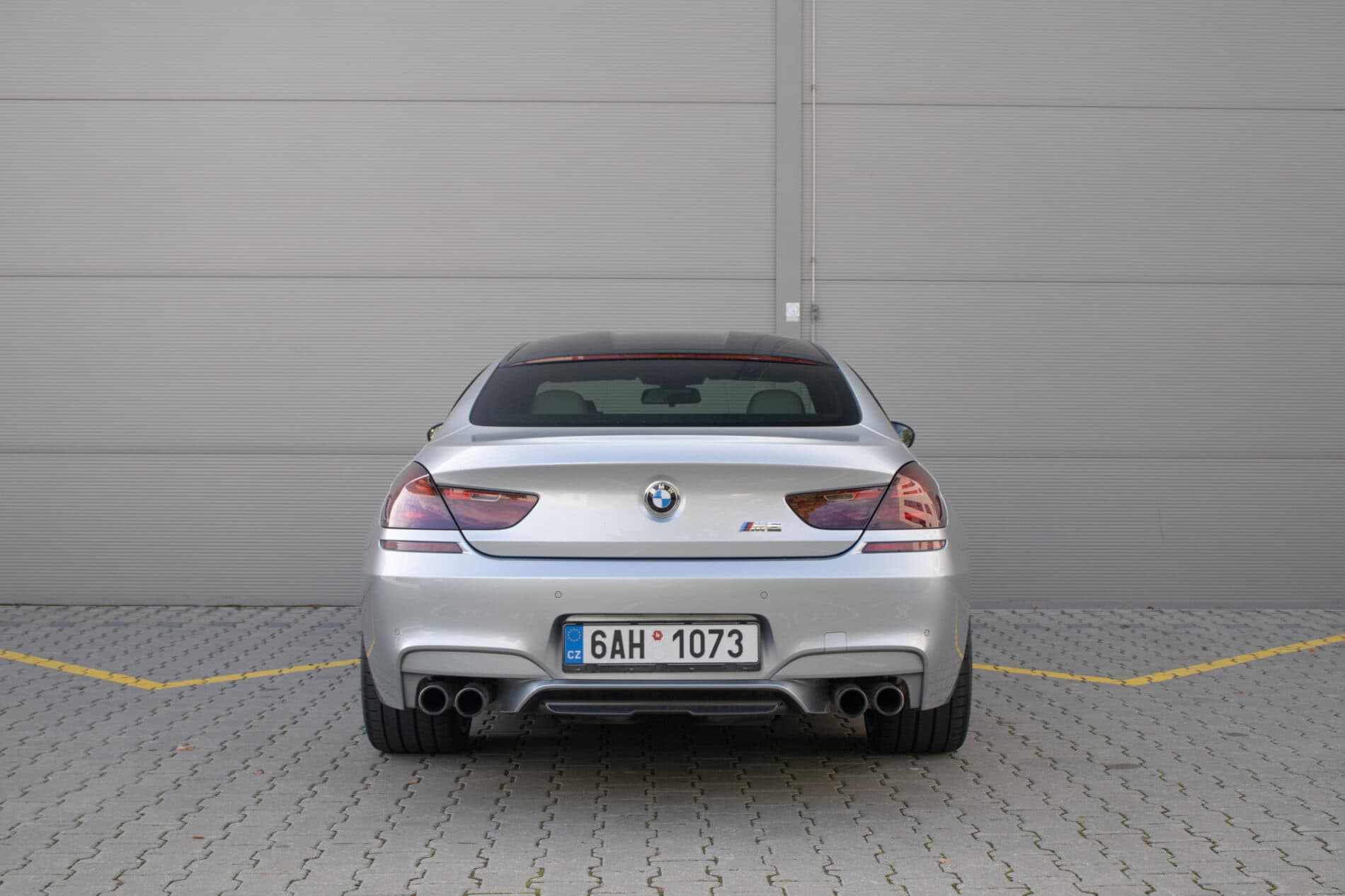 2017 BMW M6, šedá sedan, 30 396 km