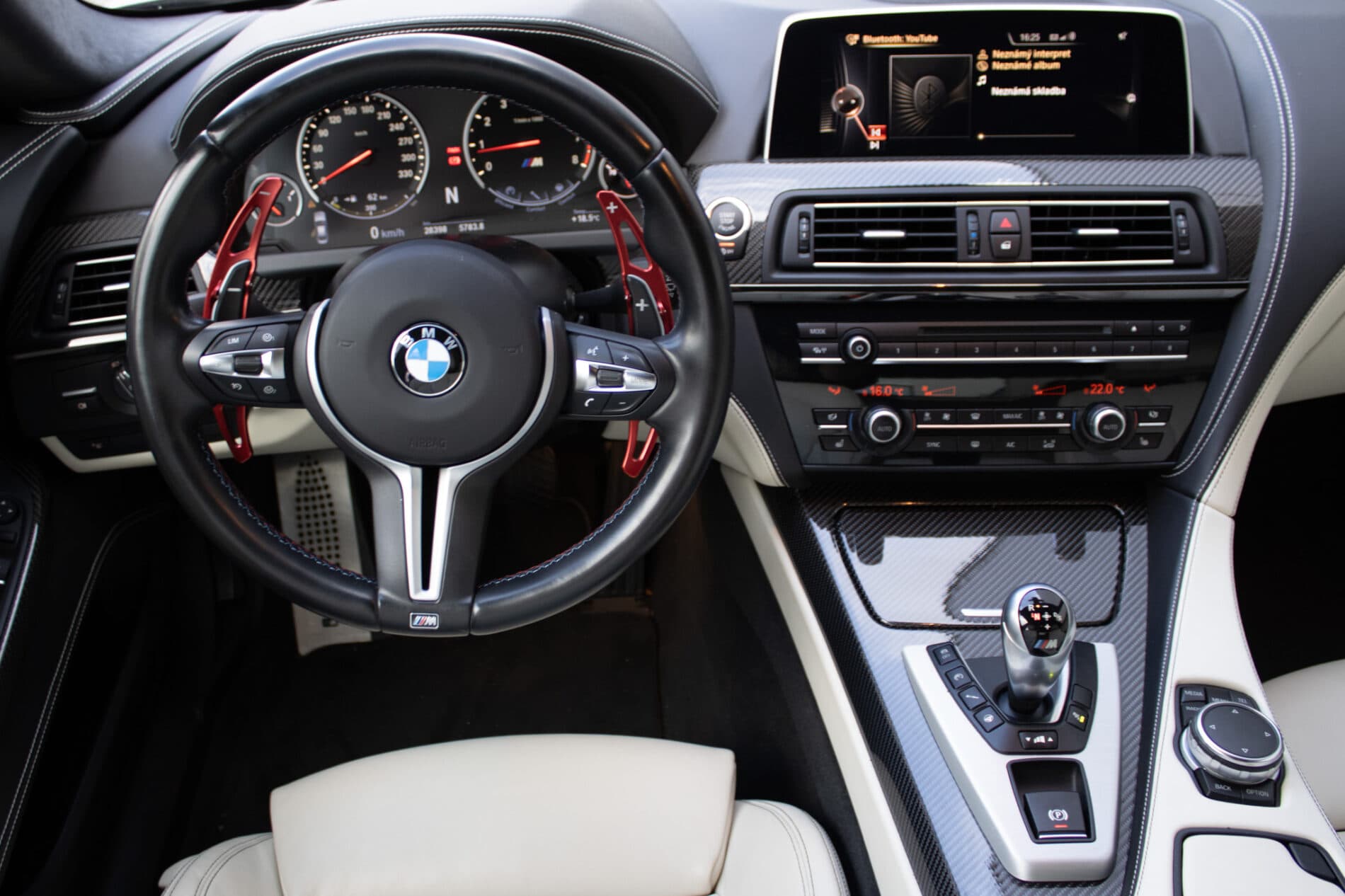 2017 BMW M6, šedá sedan, 30 396 km