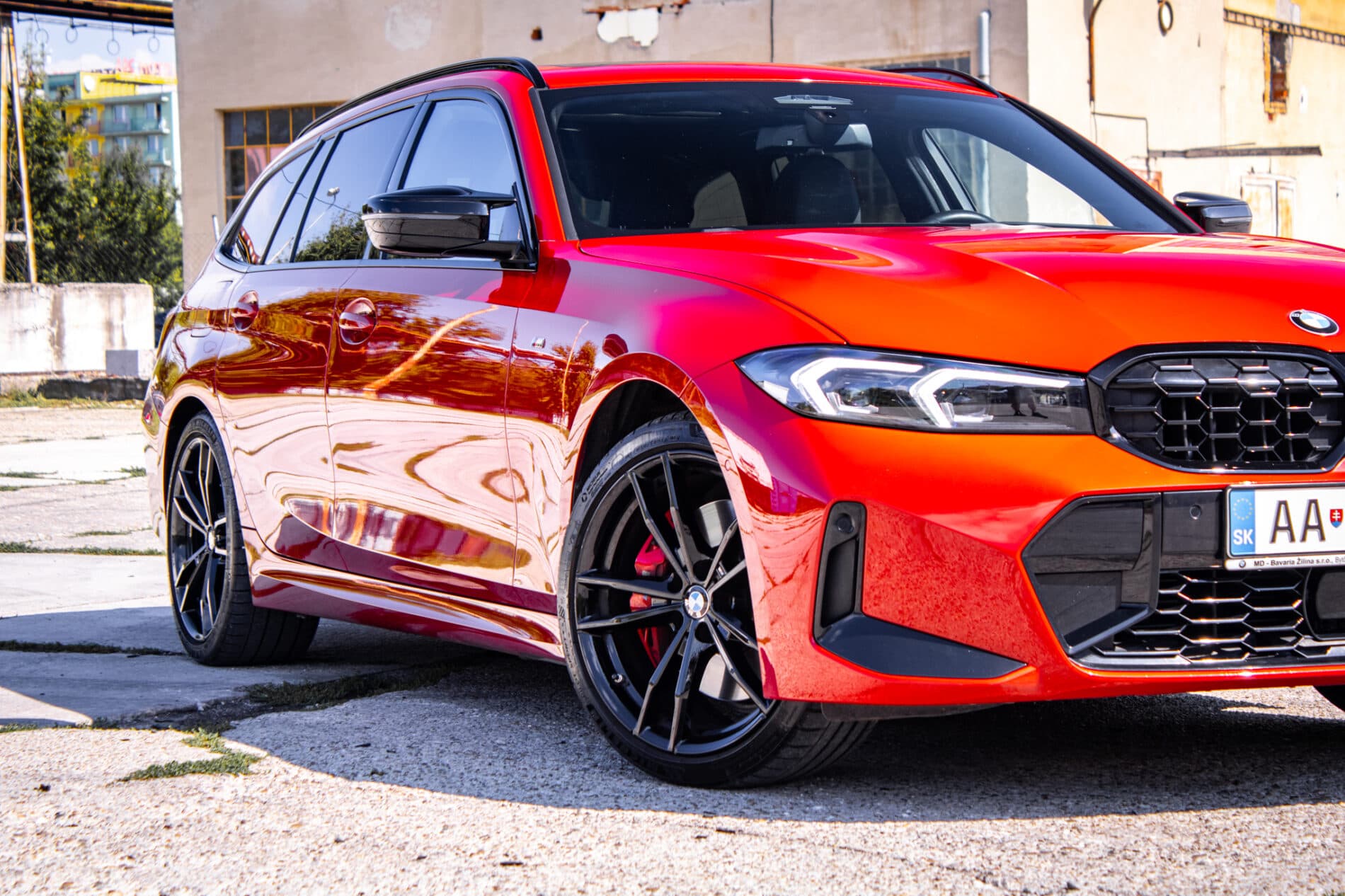 2023 BMW M340i, červená kombi, 36 400 km