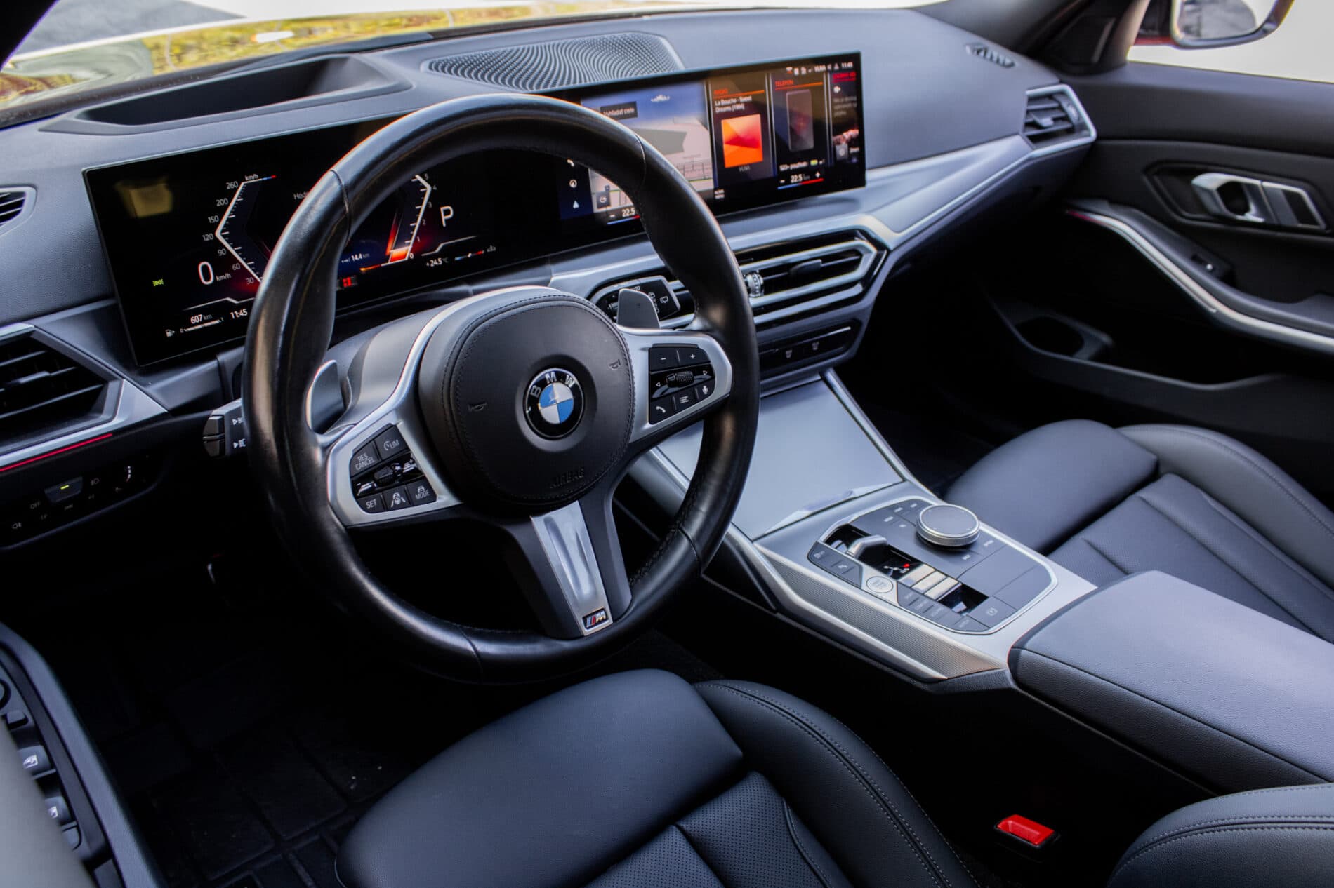 2023 BMW M340i, červená kombi, 36 400 km