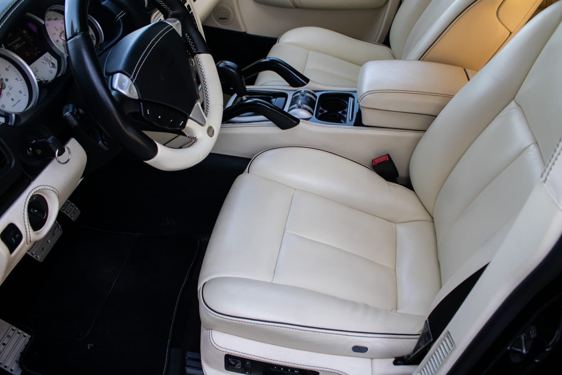 2008 Porsche Cayenne Turbo, černá suv, 67 427 km