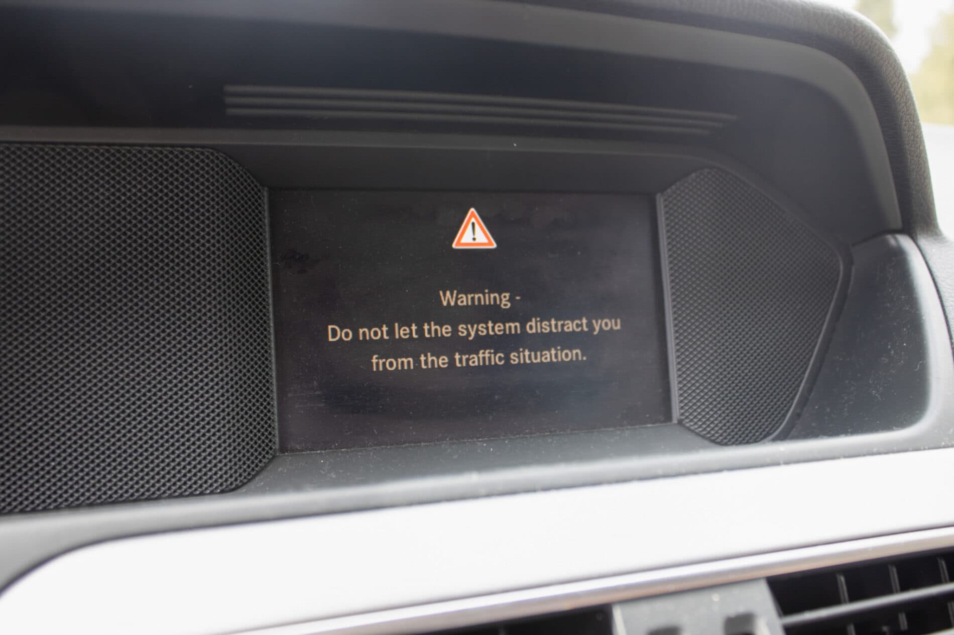 2011 Mercedes-Benz C 300, bílá sedan, 206 000 km
