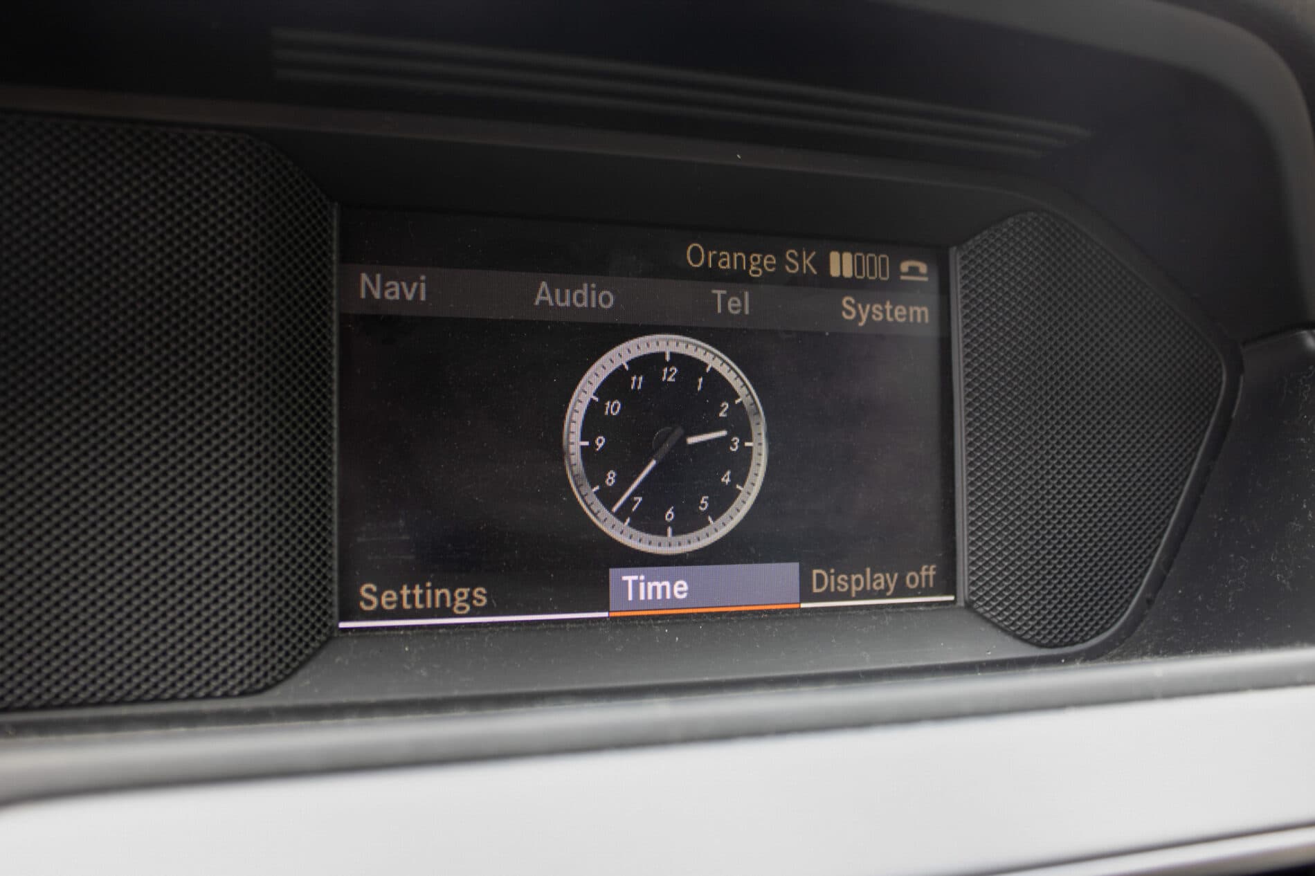 2011 Mercedes-Benz C 300, bílá sedan, 206 000 km
