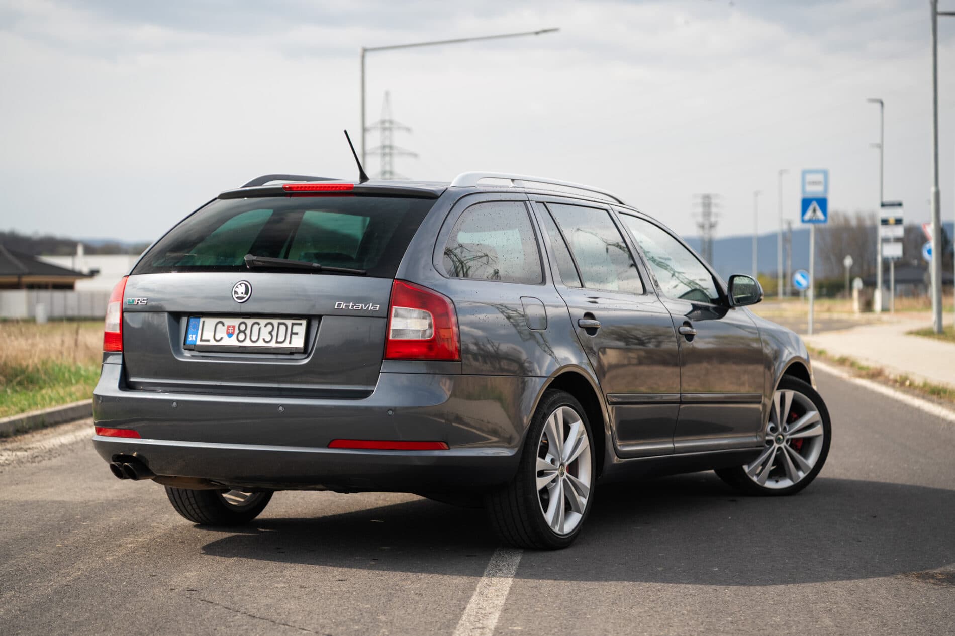 2009 Skoda Octavia RS, šedá kombi, 218 219 km