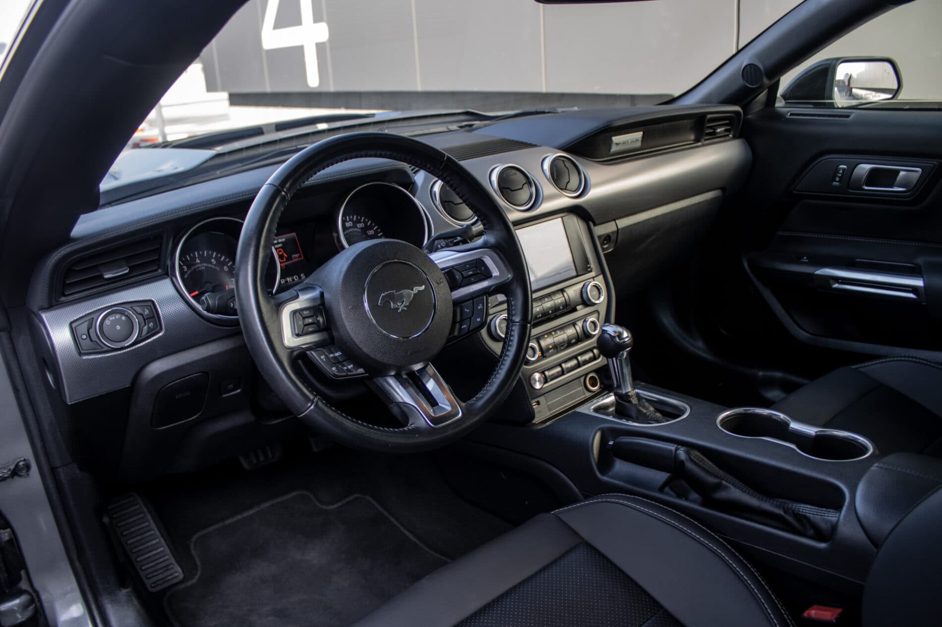2022 Ford Mustang Mach 1, šedá kupé, 83 631 km